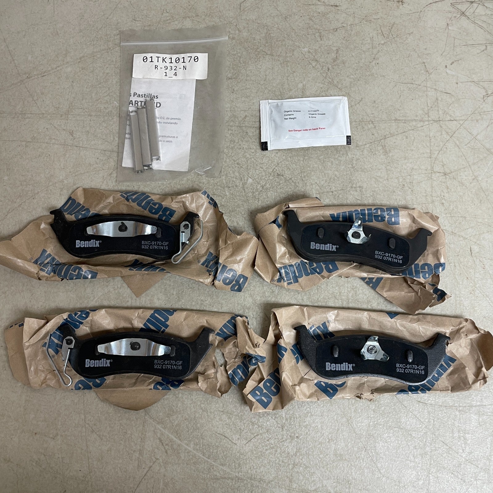 Bendix CFC932 Rear Premium Ceramic Copper-Free Disc Brake Pad Set Quiet