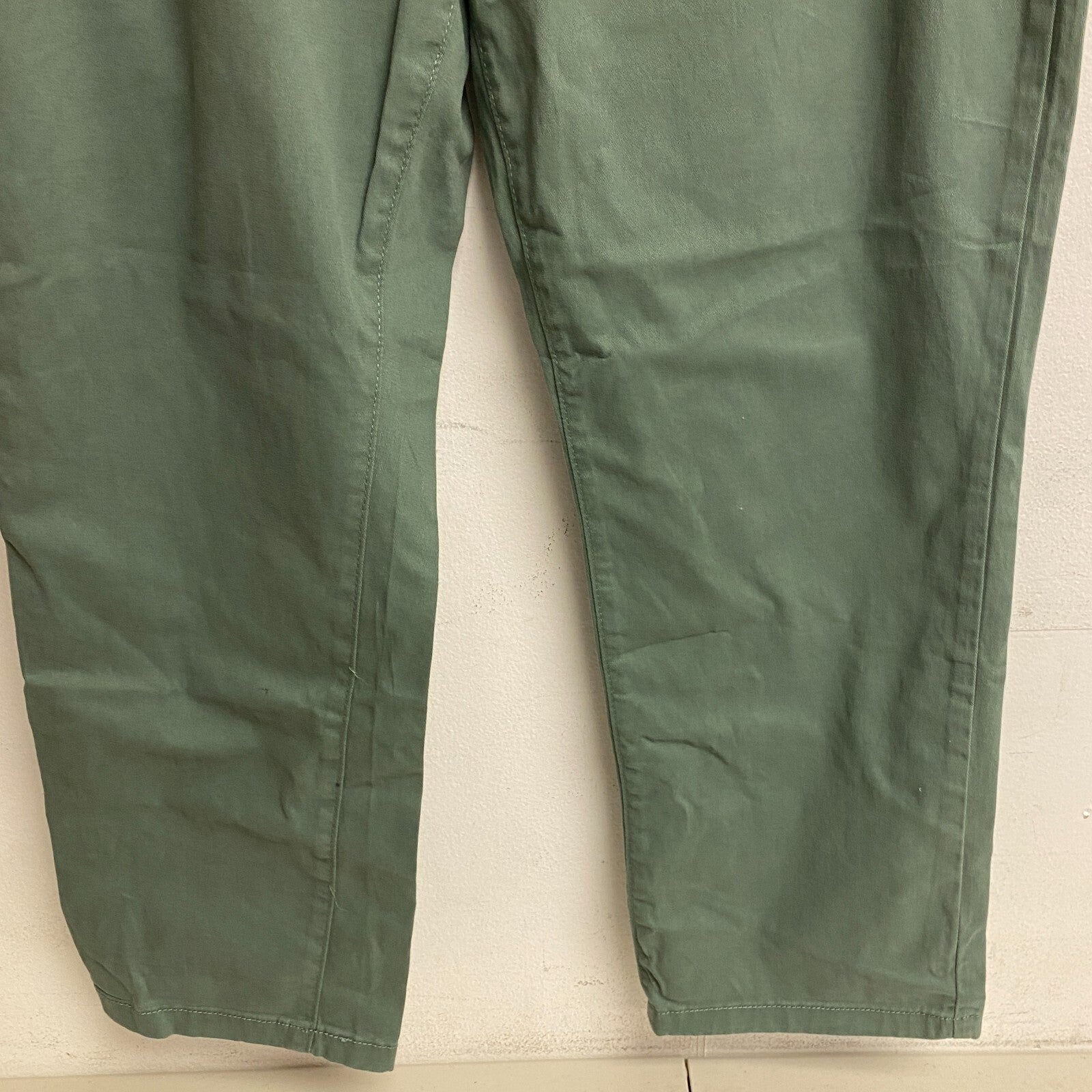 St. John's Bay Woman's Relaxed Fit Girl Pant Mid-Rise Easy Pants Size 16 Laurel