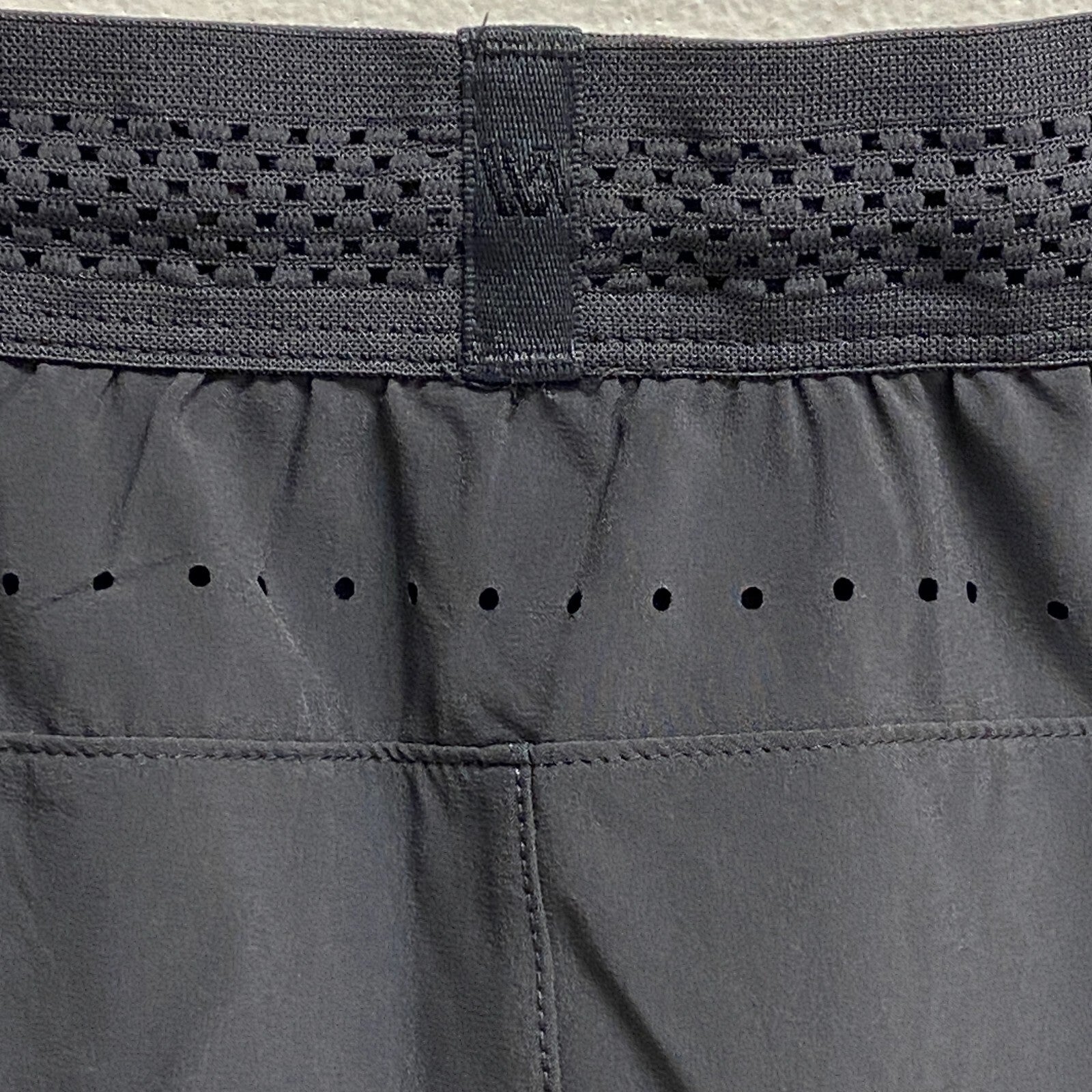 VRST Men's Enthusiast 7" Run Relaxed Fit Shorts Graphic Charocoal MAX200441N New
