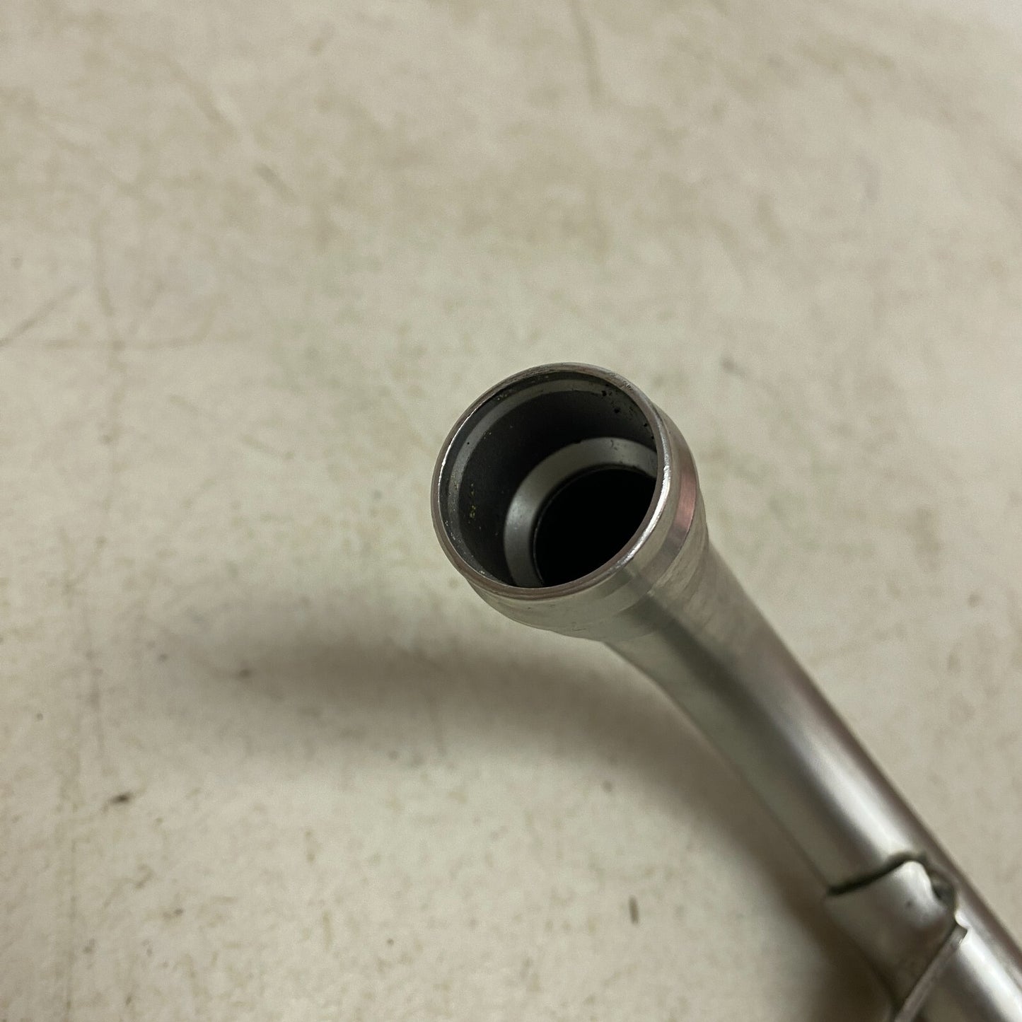 Audi Pipe 06E1318315