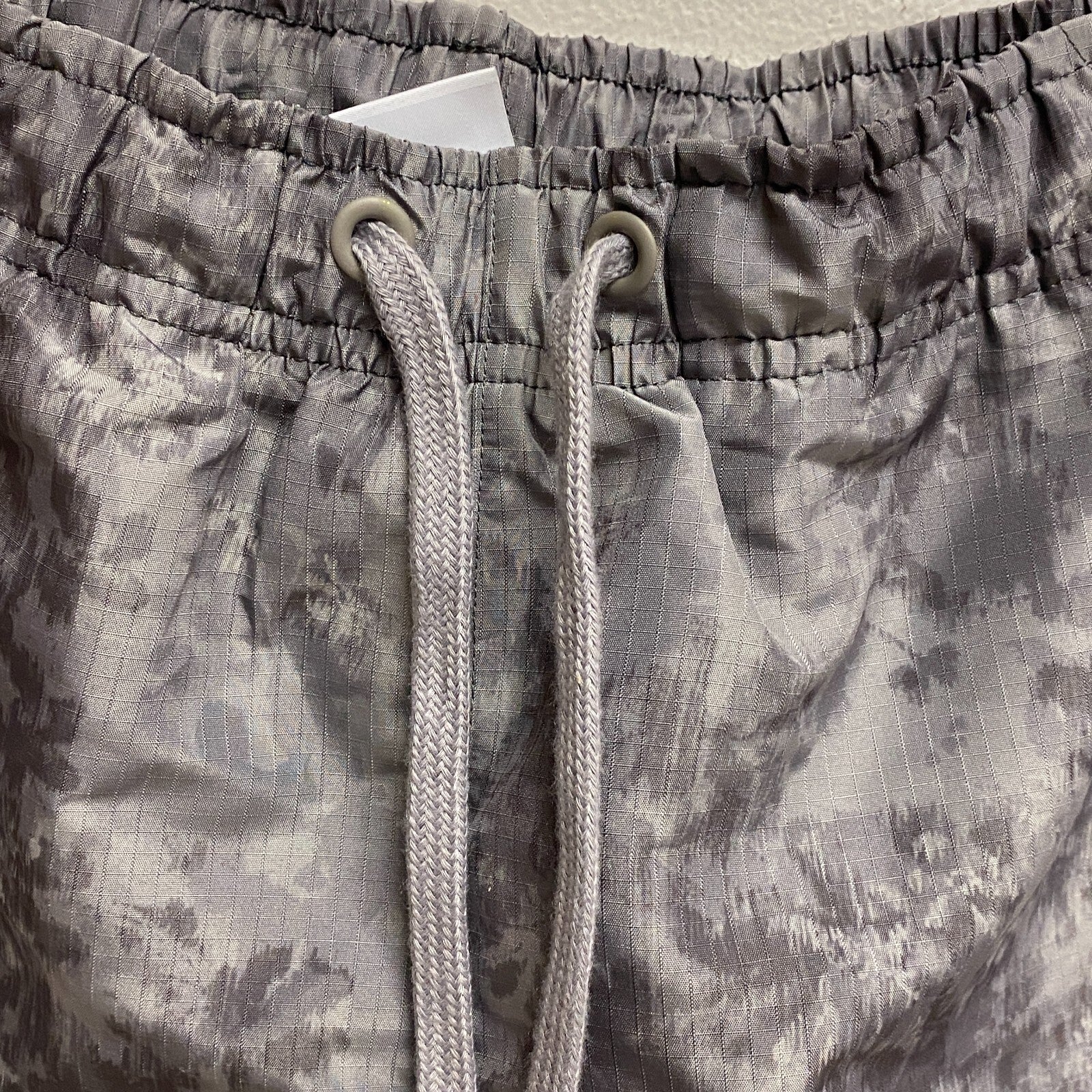 DSG  TWITCH + ALLISON Men's 6â Shorts  Charcoal Blurred Floral BOSSM13131PRT