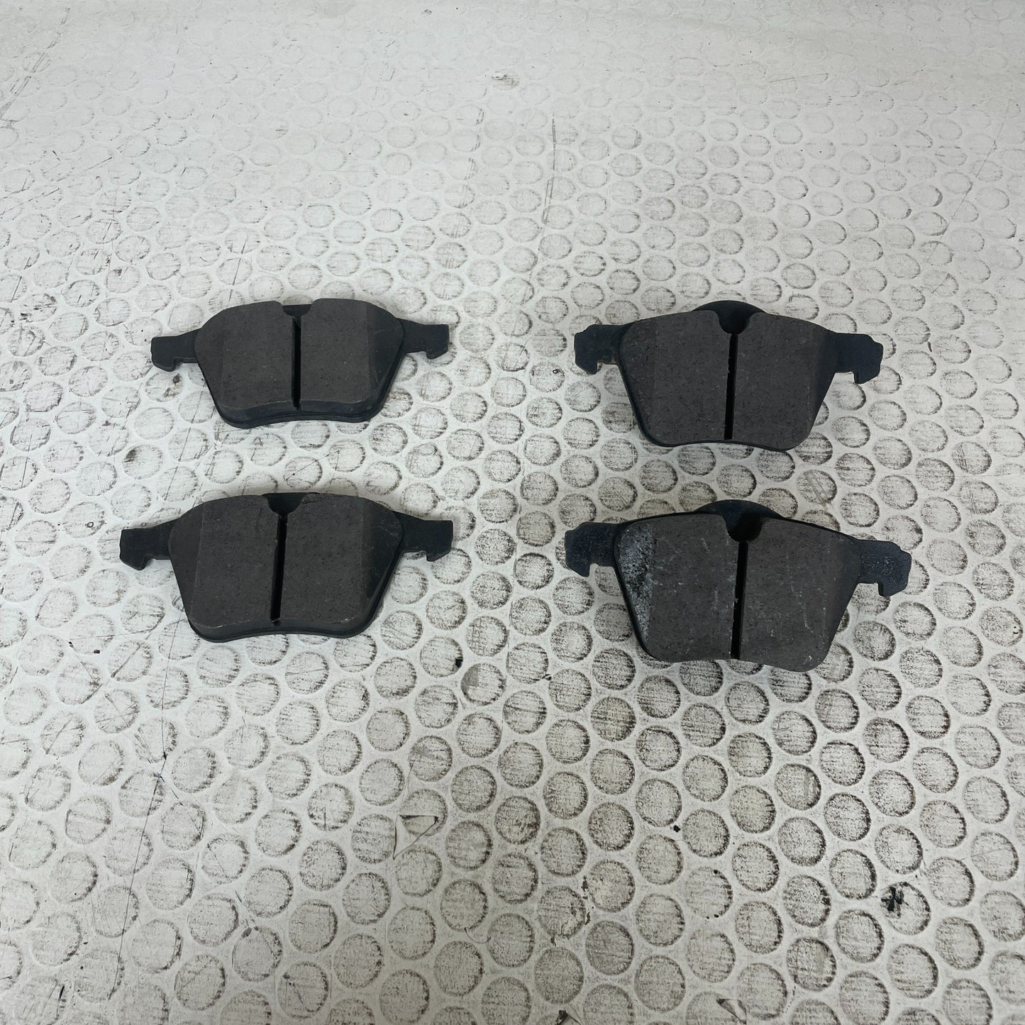 Bendix SBC1305 Ceramic Brake Pads Front 2007-2018 Volvo S60 S80 V60 V70 XC70