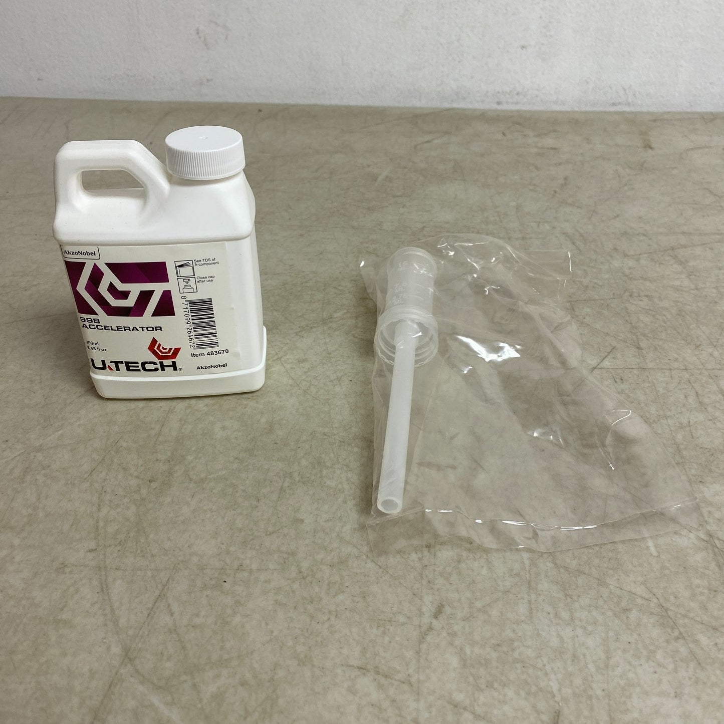 AkzoNobel U‑TECH 998 Accelerator for 250 ml bottle use