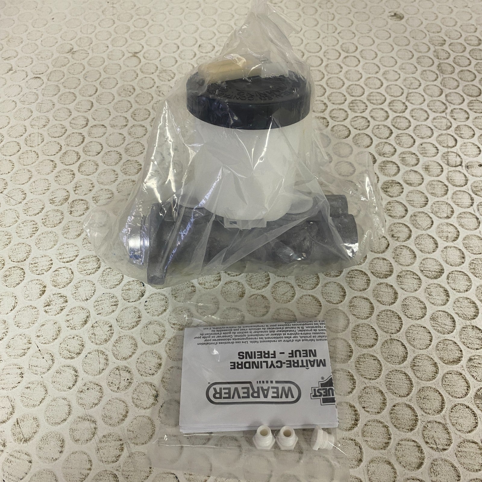 CARQUEST Wearever Brake Master Cylinder 1.000″ Bore w/ Reservoir MCA39976