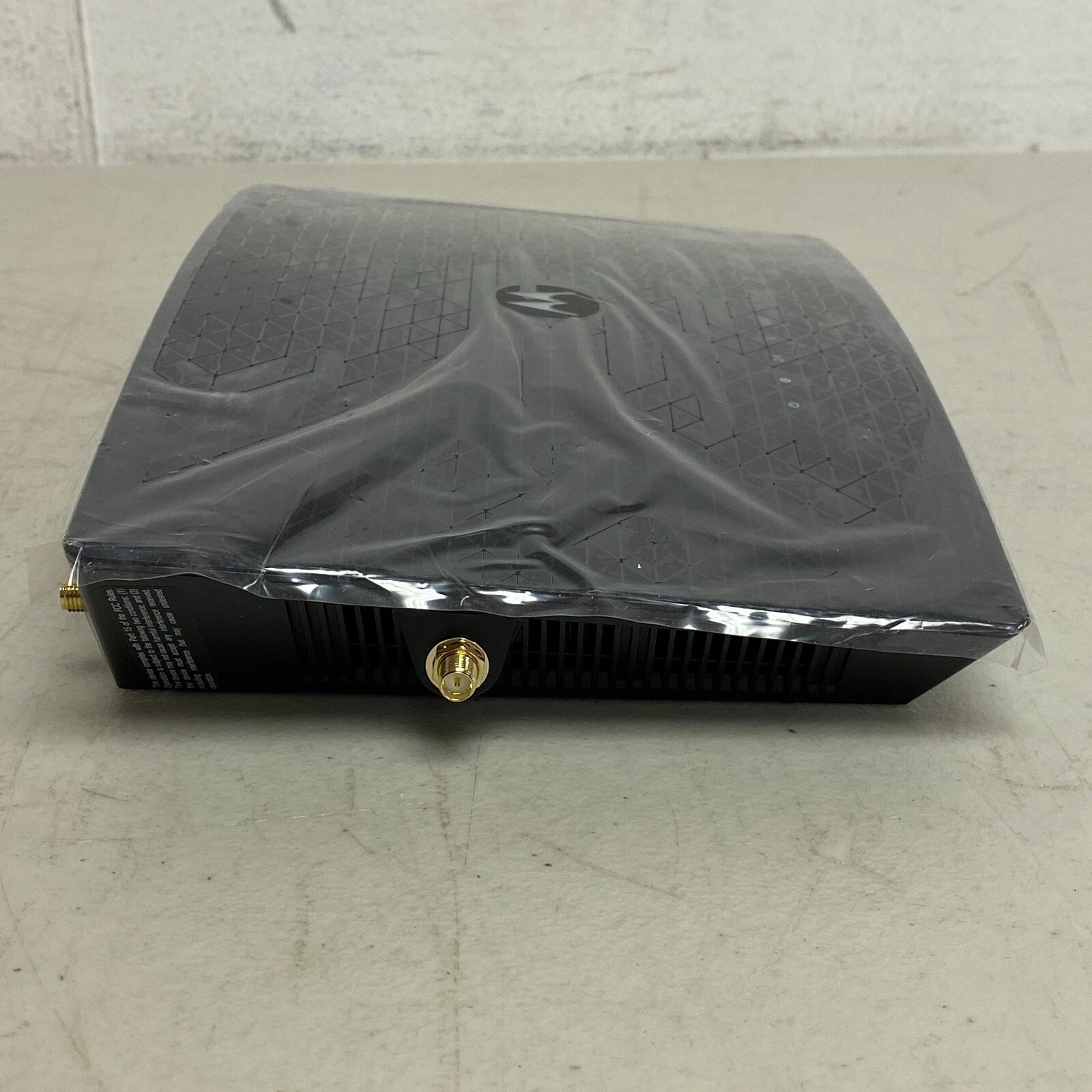 MOTOROLA AC2600 4x4 WiFi Smart Gigabit Router with Extended Range, Model MR2600