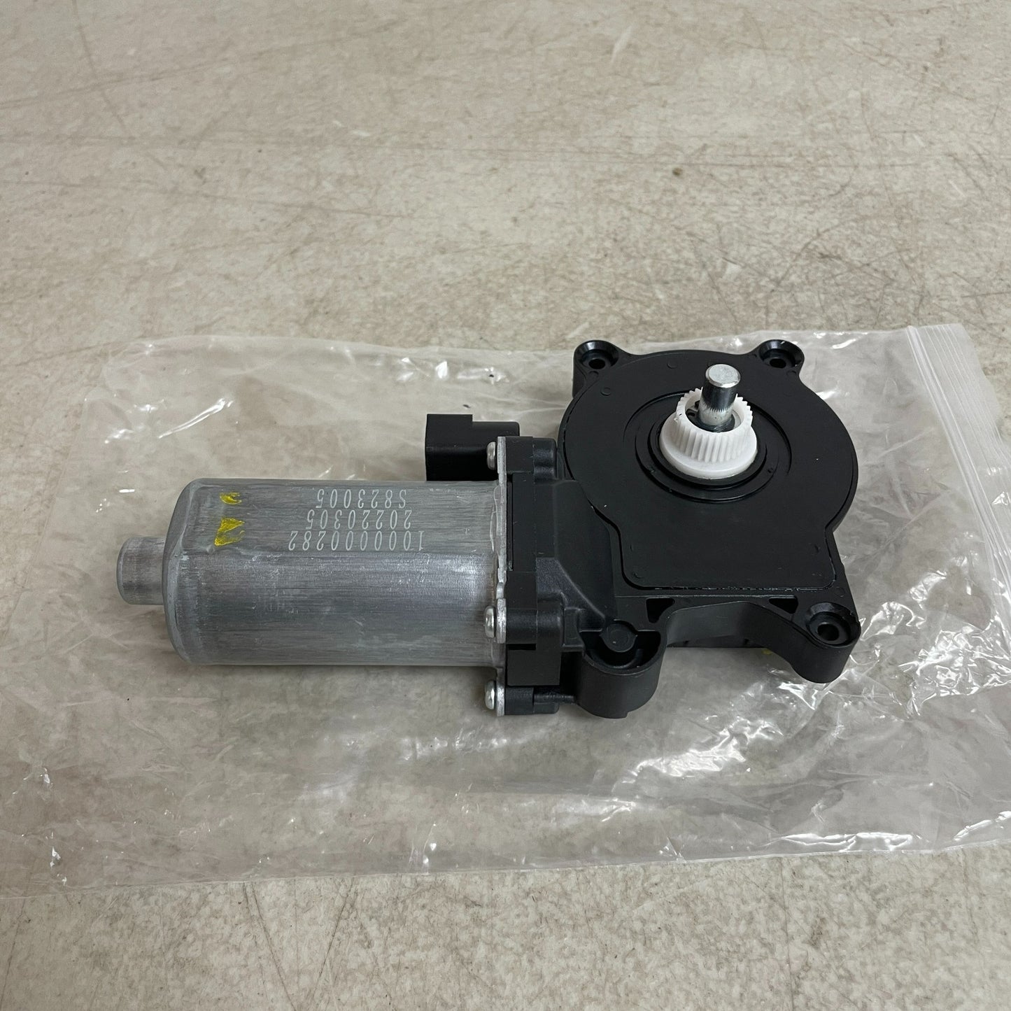 Cardone 82-3005 Power Window Motor New 2-Terminal OE Replacement for BMW/Ford