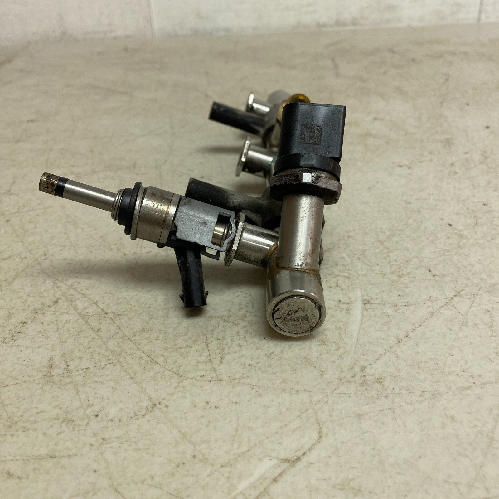 Audi LEFT FUEL RAIL / PIPE for 2016-2024 AUDI Q7 4M 3.0L 06E130089AF