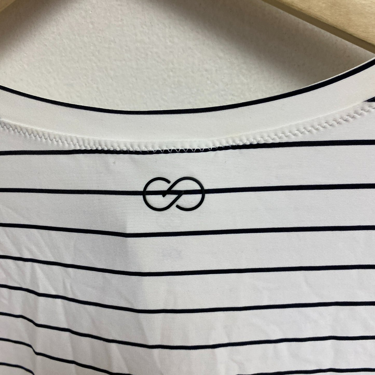 CALIA Womens Keyhole Crop Rashguard Stripe White Long Sleeve WSA22802PRT