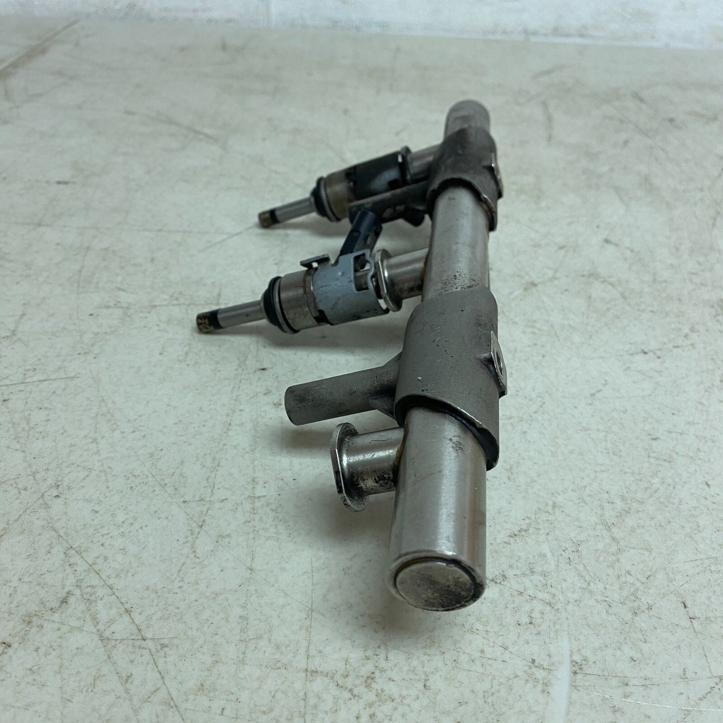 Audi 2016-2018 AUDI A7 QUATTRO 3.0L - Right FUEL RAIL / PIPE 06E130090AJ