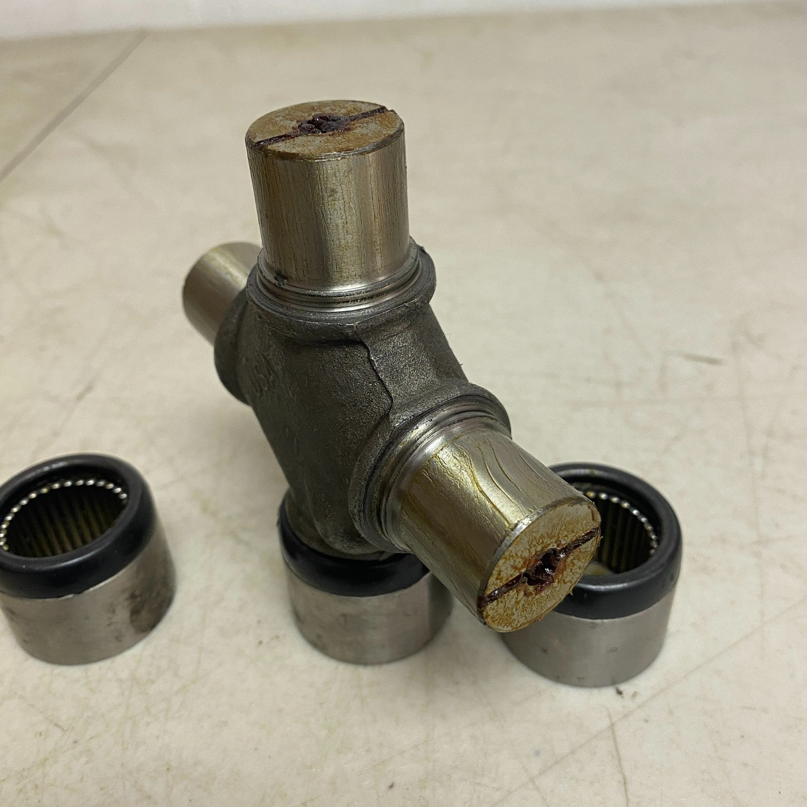 CARQUEST Brake Master Cylinder with Reservoir Gray Aluminum 1.25″ MCA390321