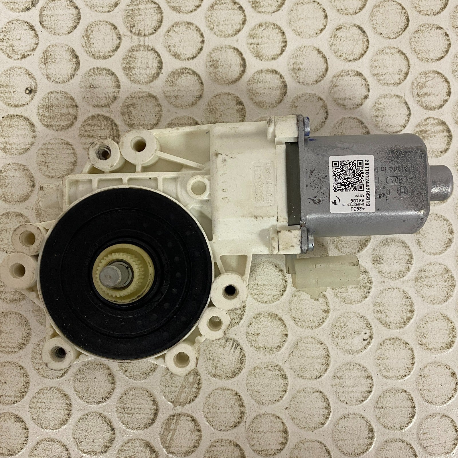 CARQUEST Reman Power Window Lift Motor Front Black 42‑631