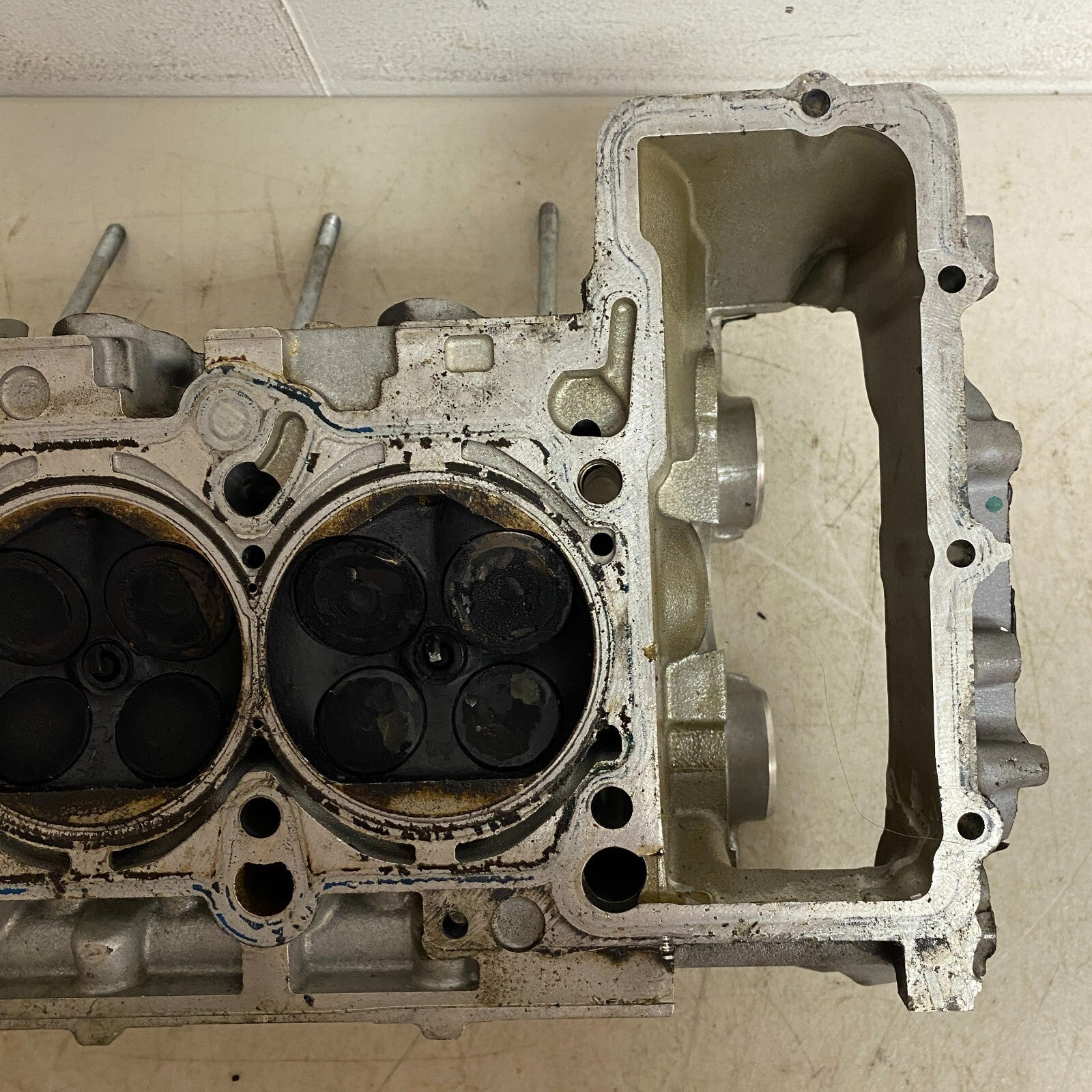 Audi PETROL ENGINE MOTOR LEFT CYLINDER HEAD 06E103404AA