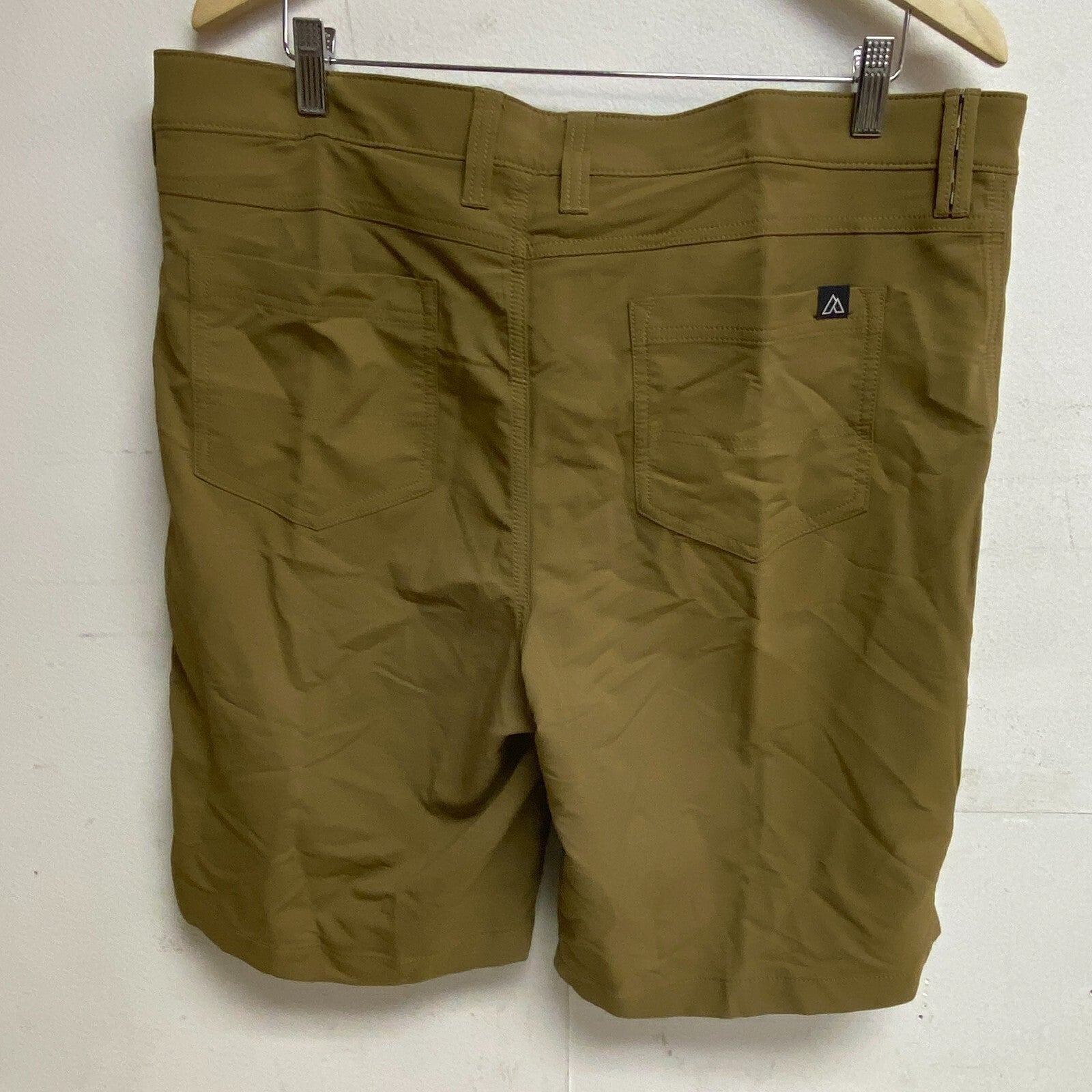 Alpine design Men's Flat Front Trailhead Tech Short Ermine ADM11803 Brand New