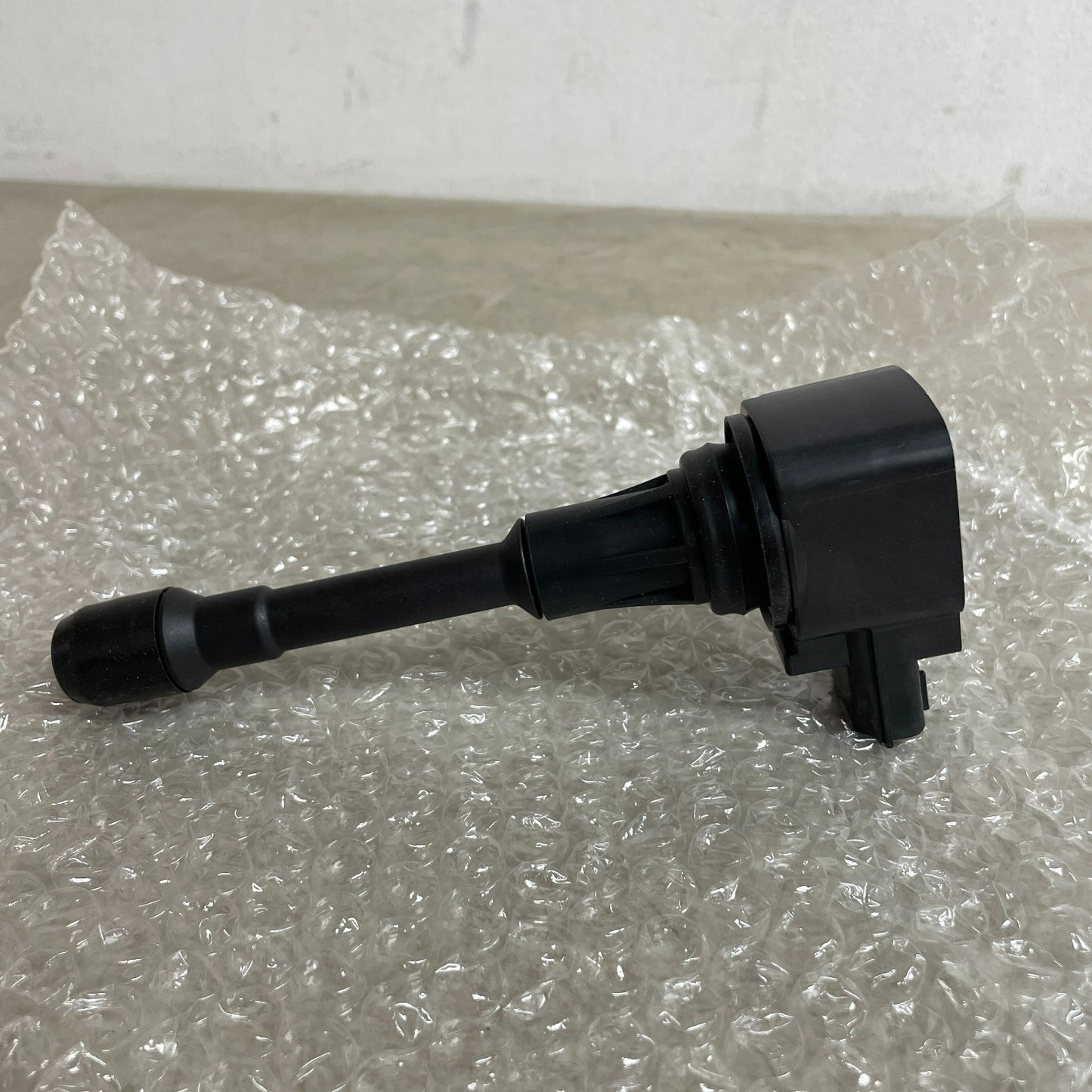 Hitachi IGC0083 Ignition Coil OE-Fit for Nissan Infiniti VK56 V8 12V