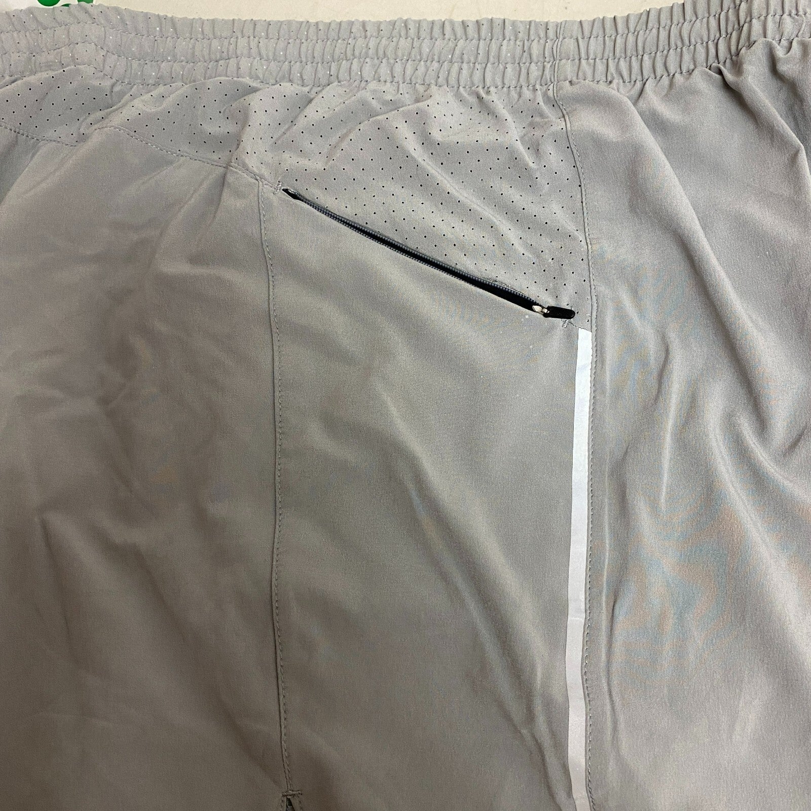 VRST Mens Accelerate Running Shorts Silver Shadow 5" Inseam Mesh Lined Stretch M