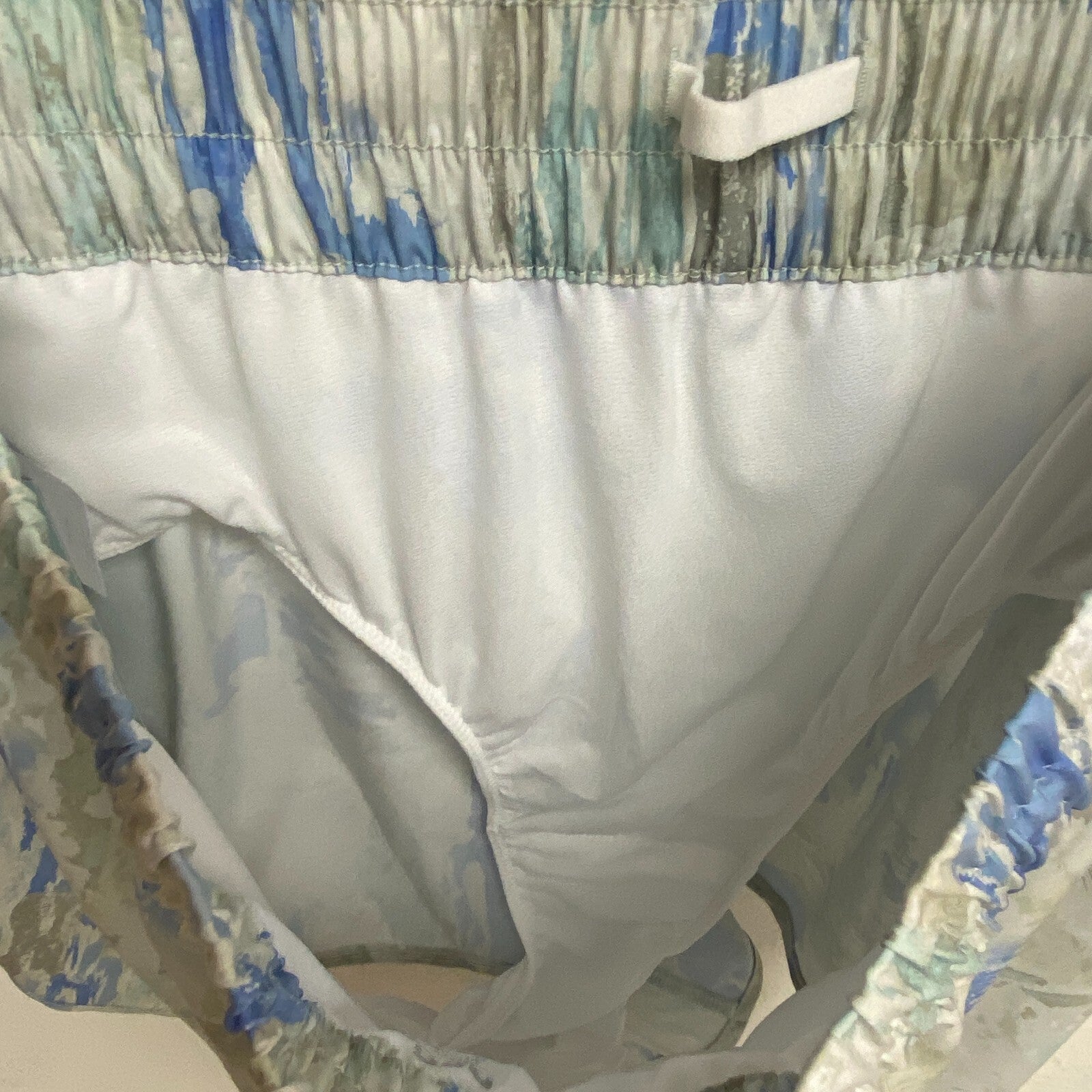 DSG Mid Rise Stride Run Shorts Size Womans Large Torn Camo Faded Olive BRAND NEW