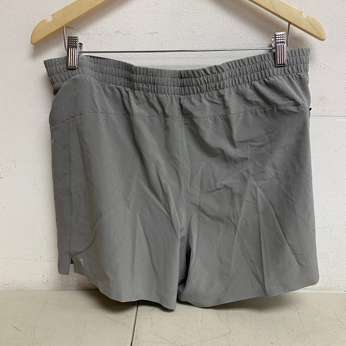 VRST Mens Accelerate Running Shorts Silver Shadow 5" Inseam Mesh Lined Stretch M