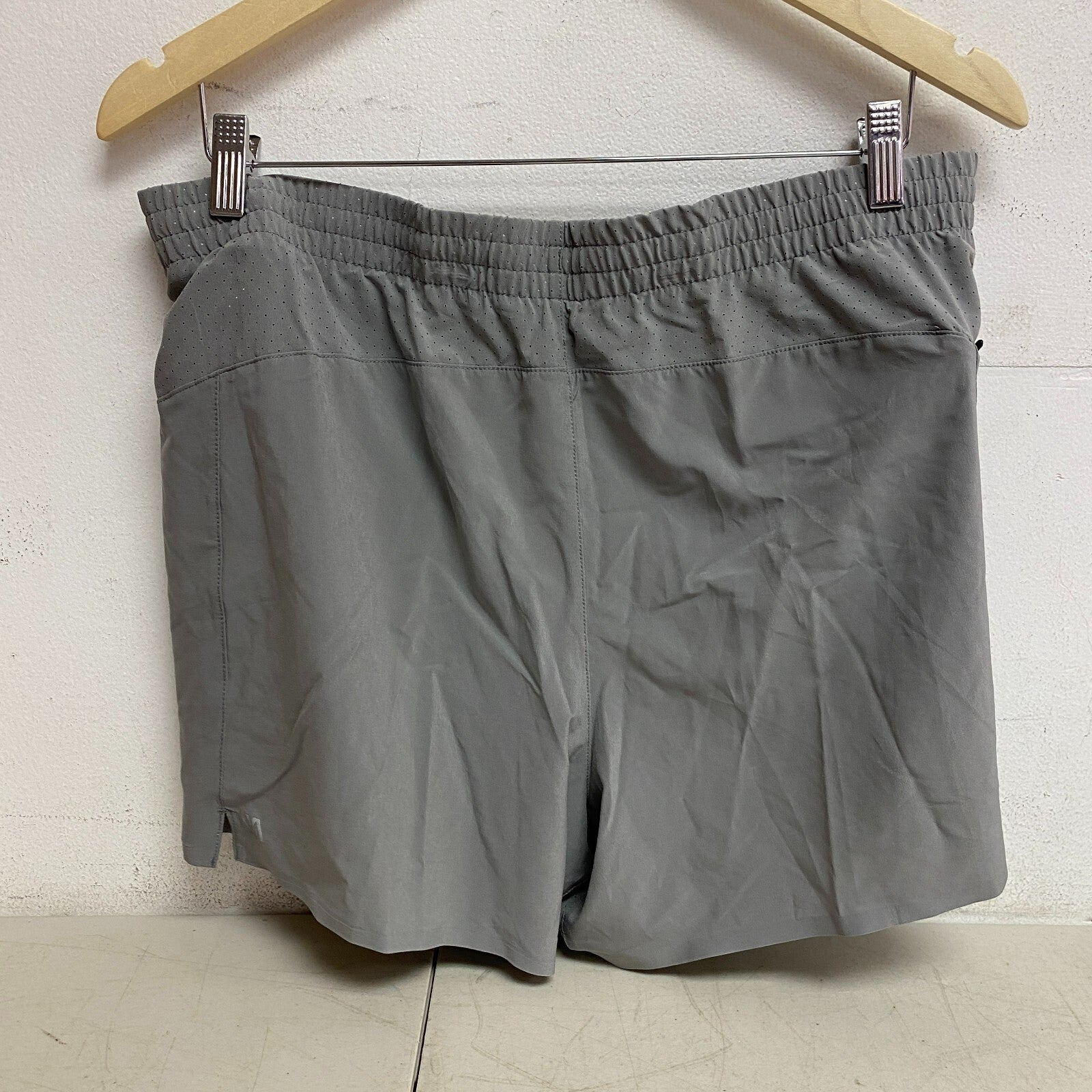 VRST Mens Accelerate Running Shorts Silver Shadow 5" Inseam Mesh Lined Stretch M
