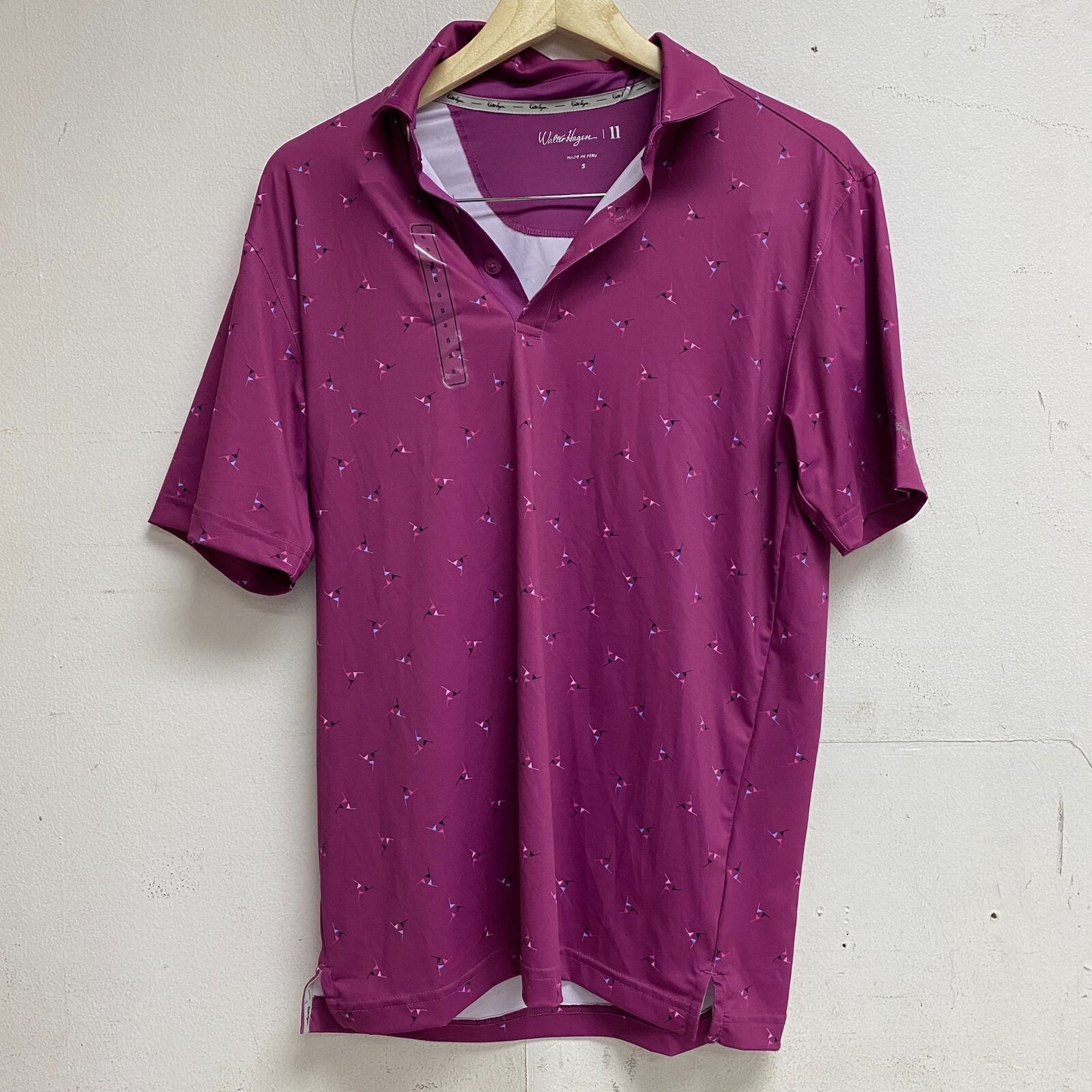 Walter Hagan Men's P11 Pinwheel Flag Print Polo Flag Pinwheel Magenta MGA11497