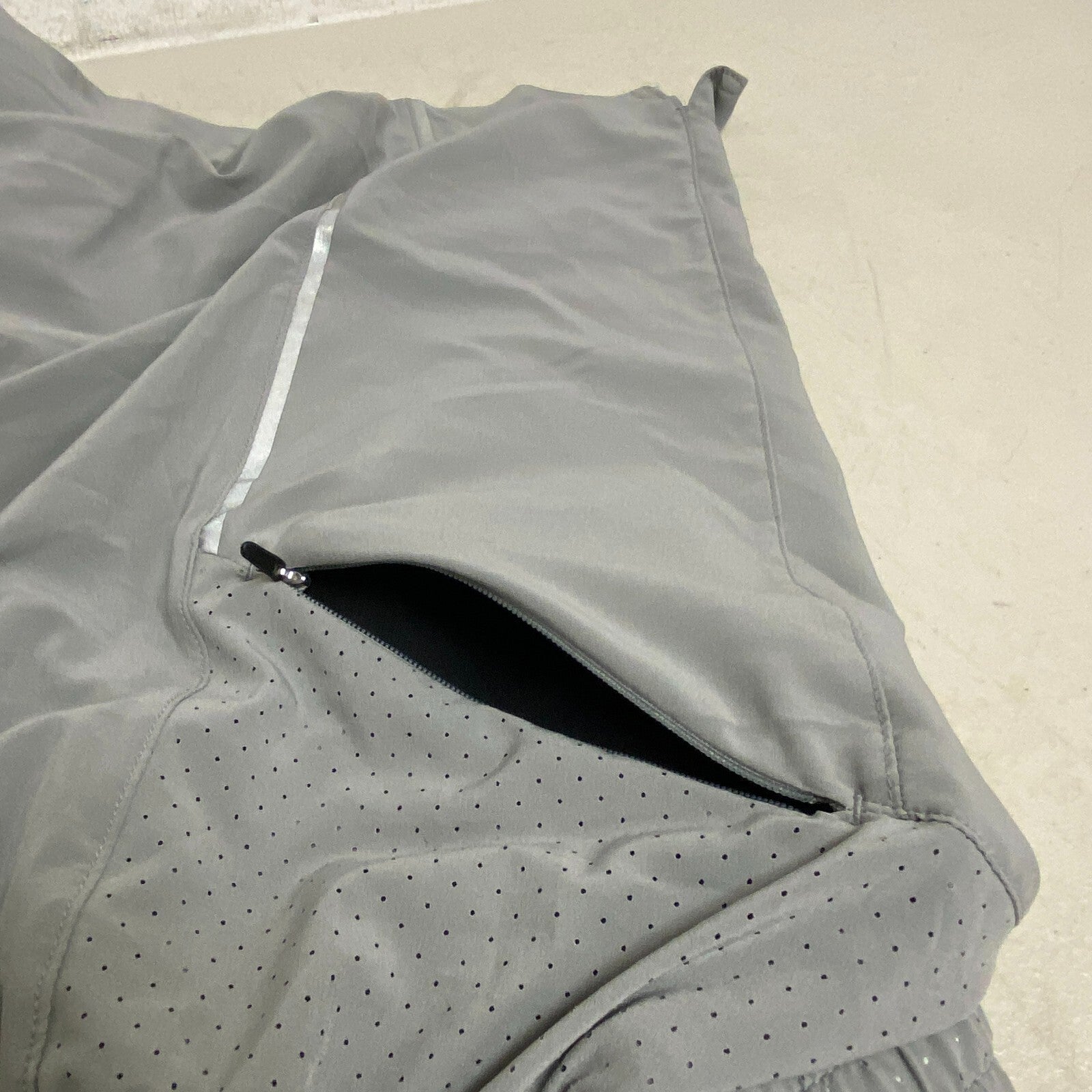 VRST 7" Inseam + Mesh Breif Run Short Silver Shadow Solid Summer MAX200434V