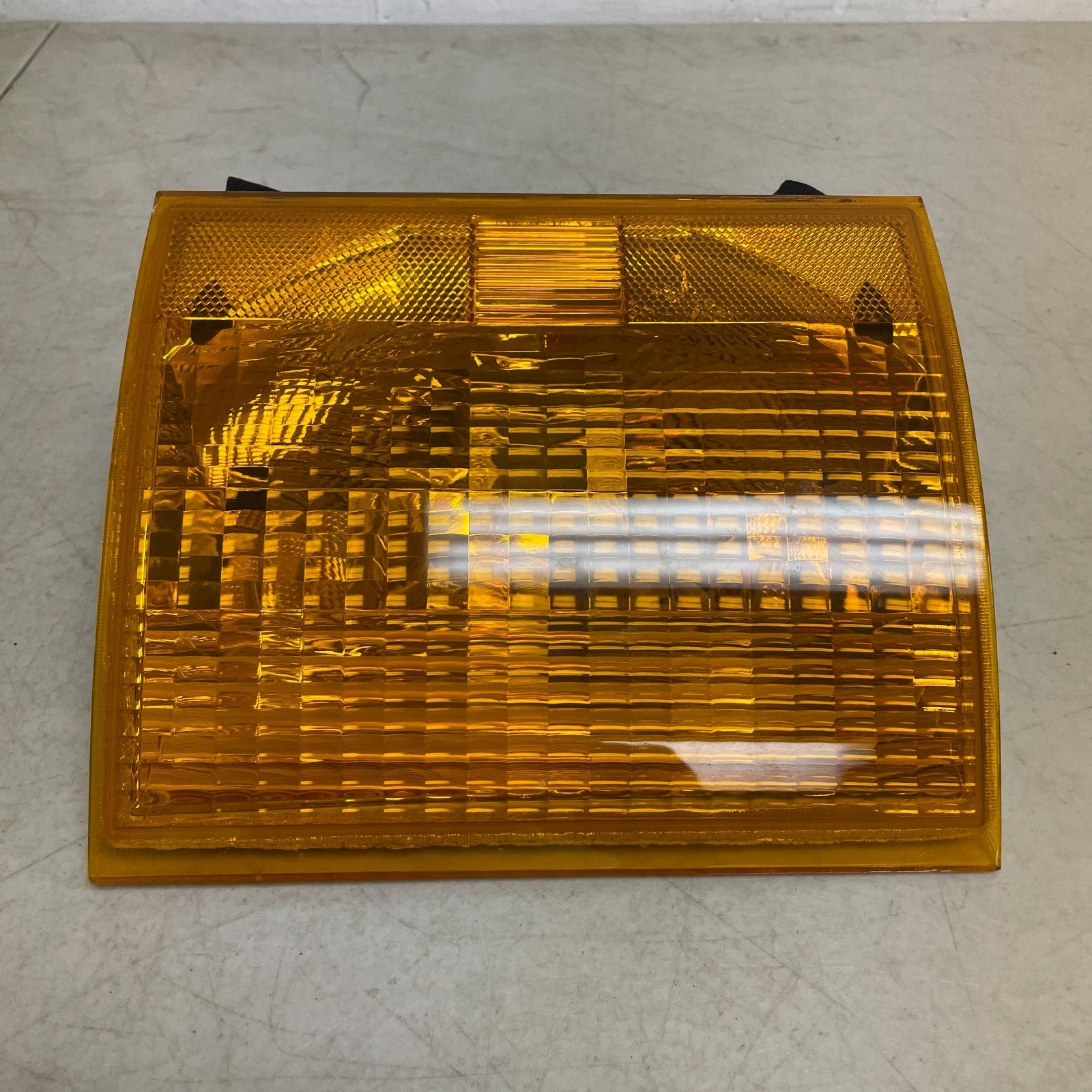 Dayton 888-5516 Amber Turn Signal Light Assembly Front for Mack Truck