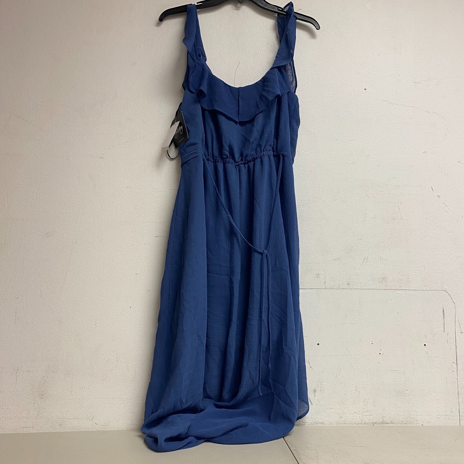 By & By Women's Casual Sheath V-Neck Ruffle Dress Size Large Color: Denim