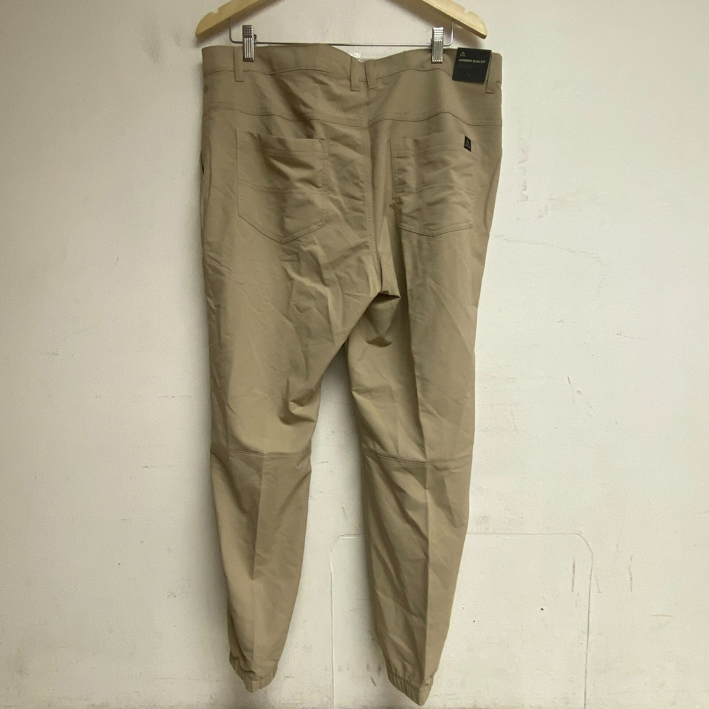 Alpine Design Mens AD M TrailHead Jogger Tan Solid Stylish Trendy ADM22902