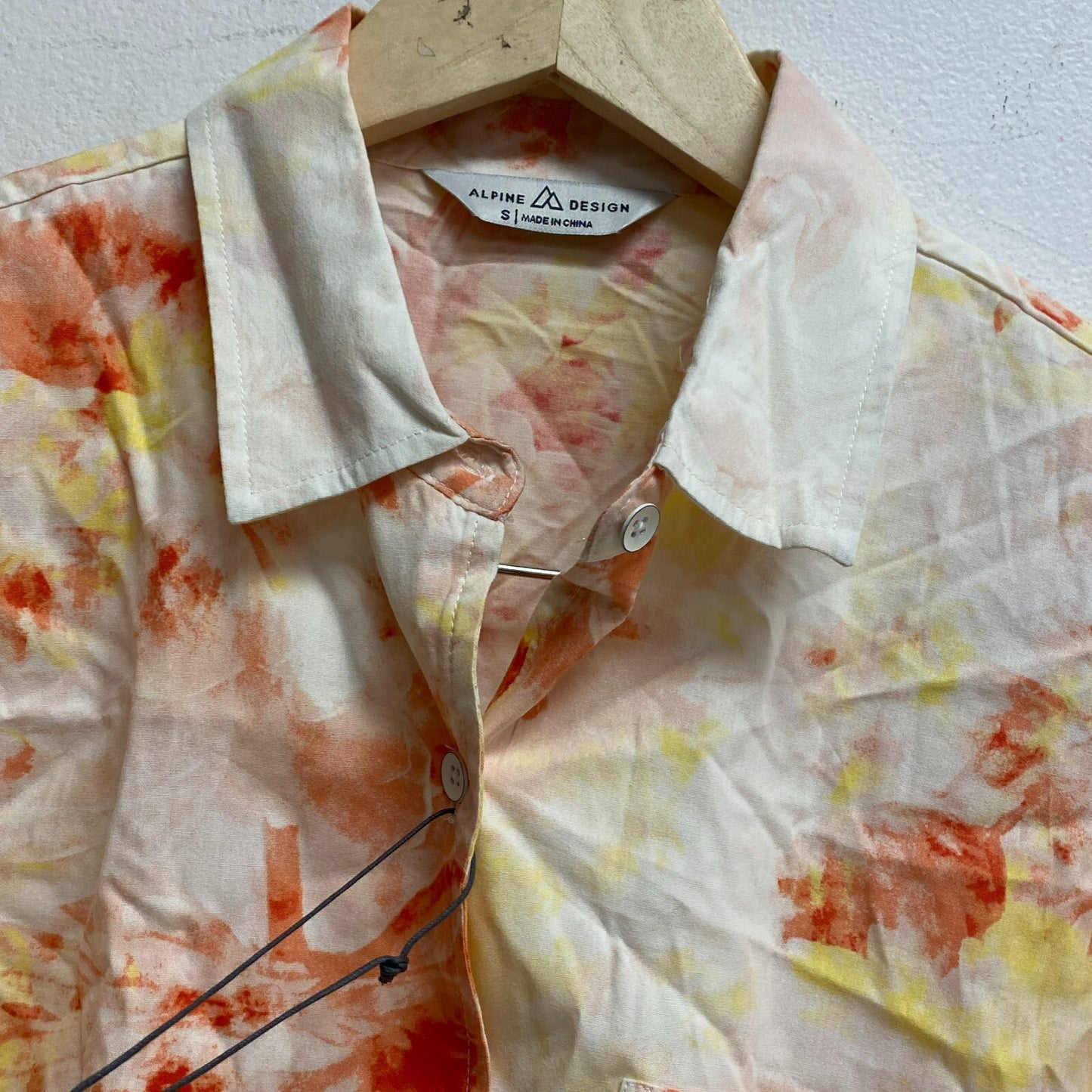 Alpine Design Womens W Ad SS Woven Button Down Soft Peach/ Floral ADW13202