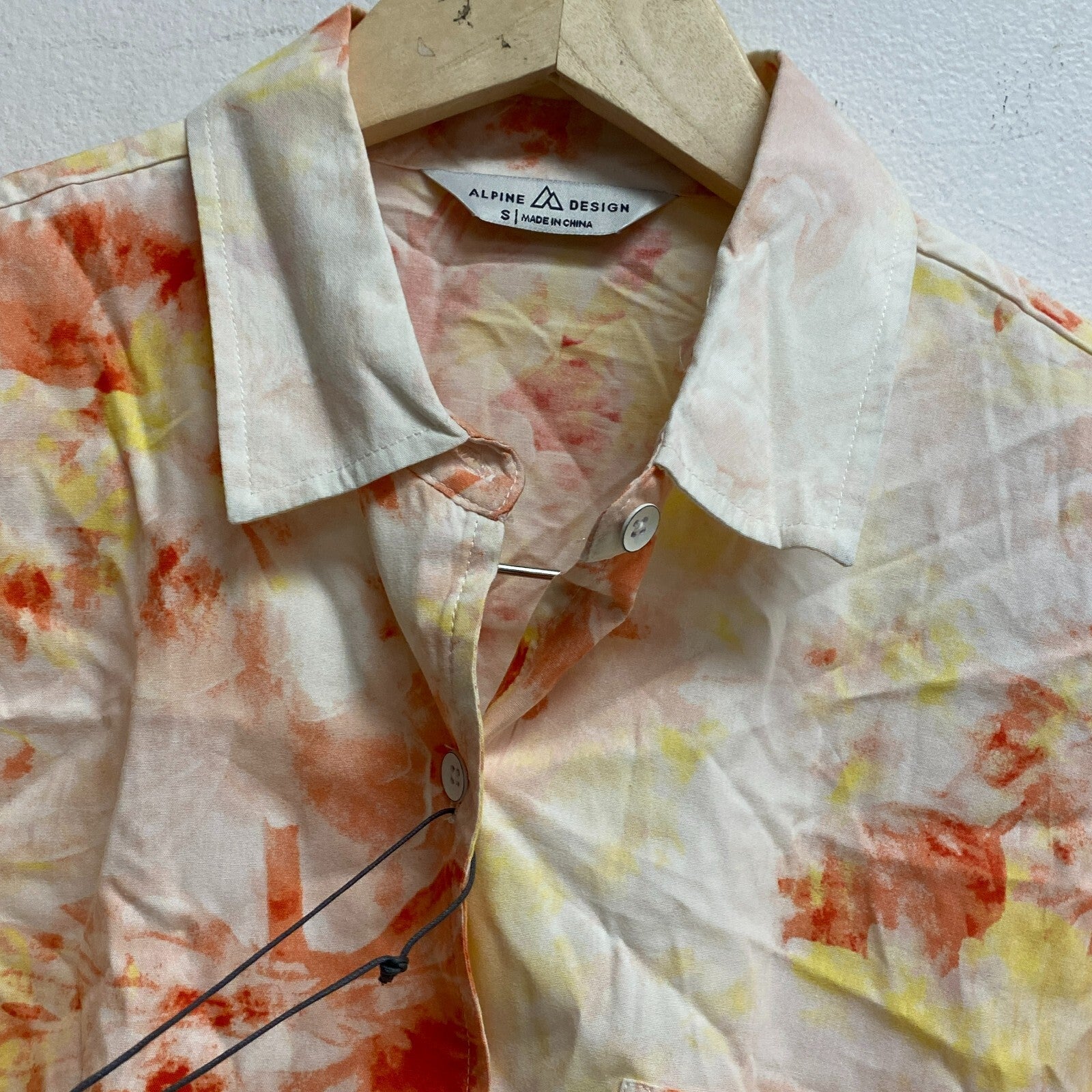 Alpine Design Womens W Ad SS Woven Button Down Soft Peach/ Floral ADW13202