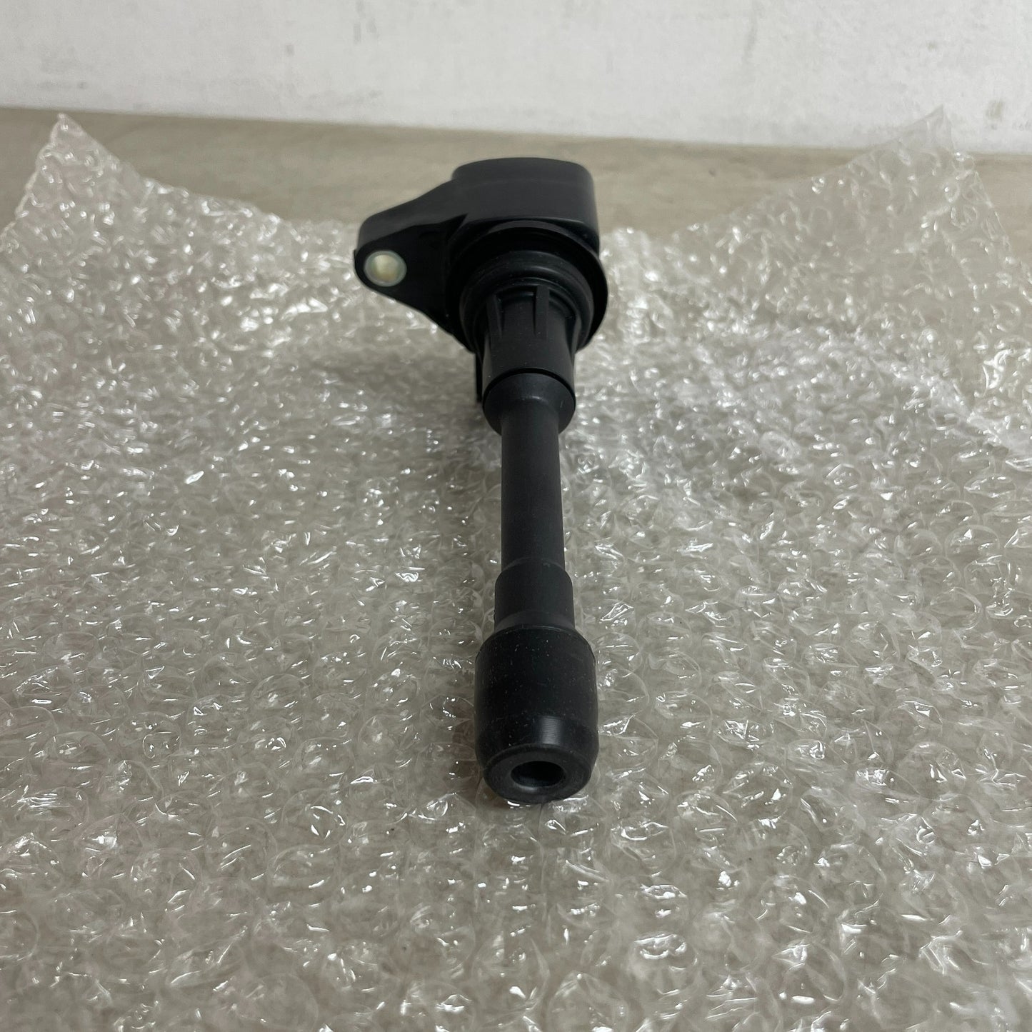 Hitachi IGC0083 Ignition Coil OE-Fit for Nissan Infiniti VK56 V8 12V