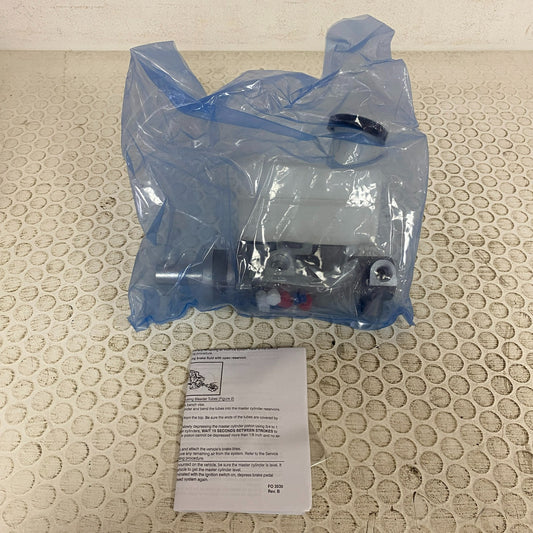 Carquest Wearever Brake Master Cylinder w/ Reservoir MCA390389