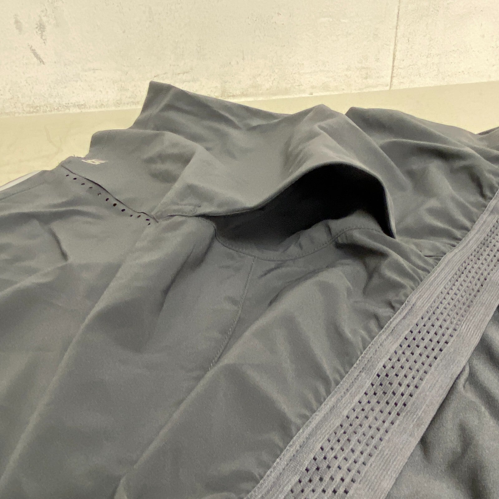 VRST Men's 5â Enthusiast Relaxed Trendy Run Short Graphic Charcoal MAX100420