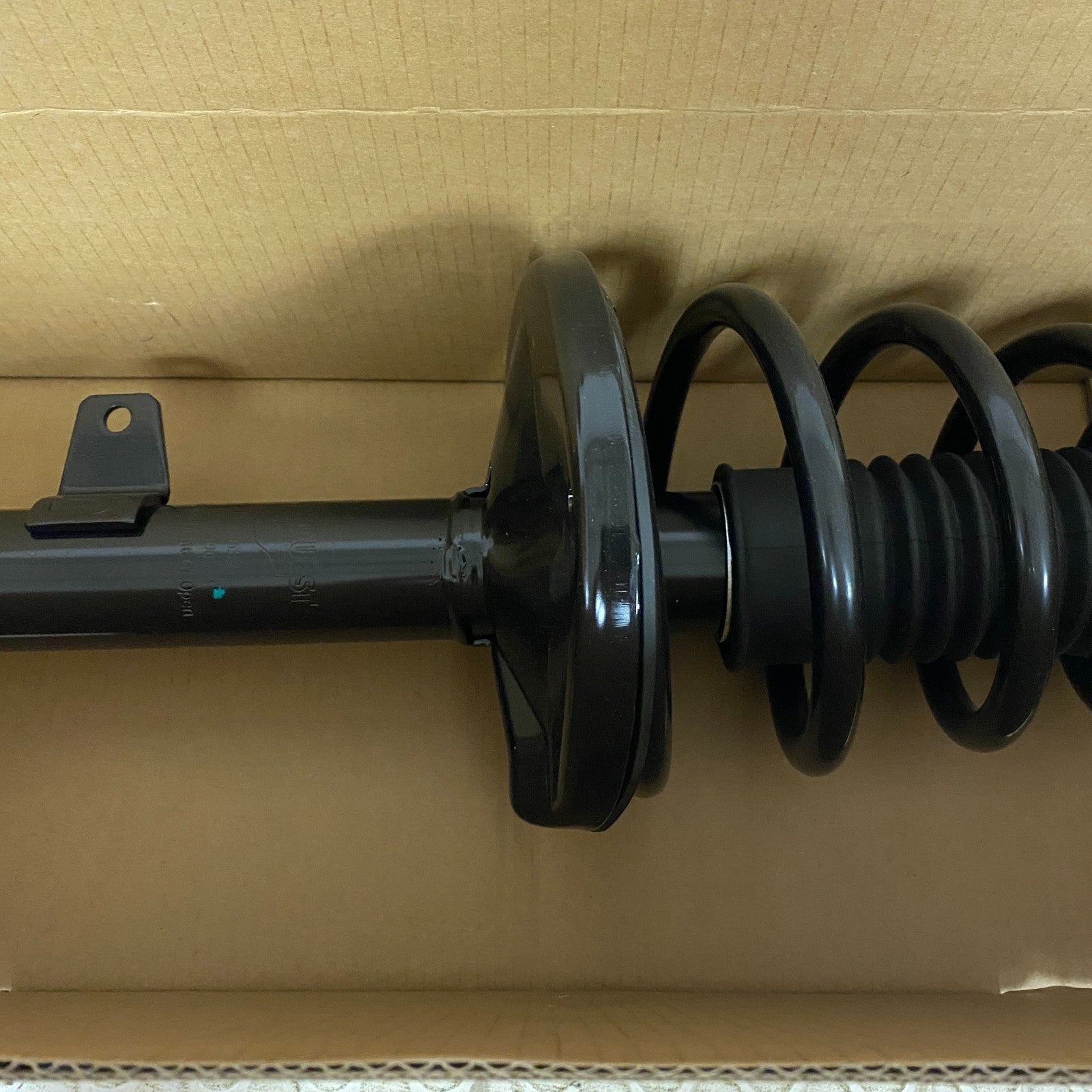 CARQUEST Premium Complete Strut Assembly Coil Spring Mount 18-816379