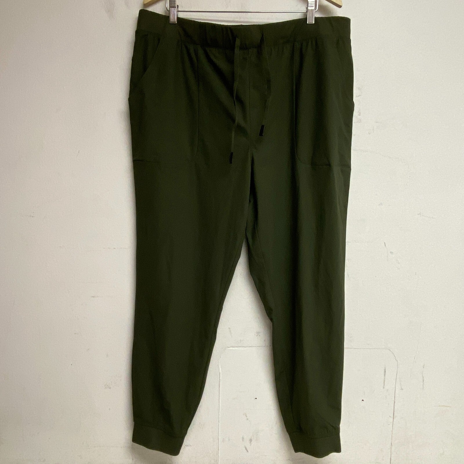 VRST Mens Commuter Slim Fit Jogger Forest Night Solid Stylis Trendy MAX200431