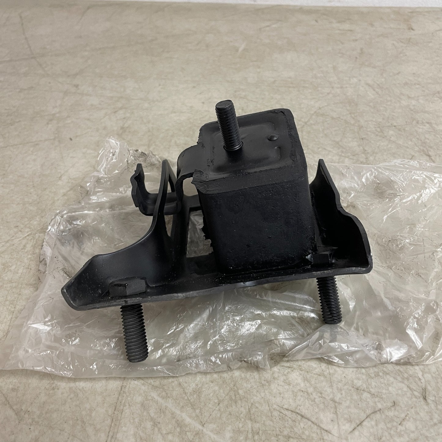 Carquest 2537 Front Left Transmission Mount Fits Buick Olds Pontiac Models