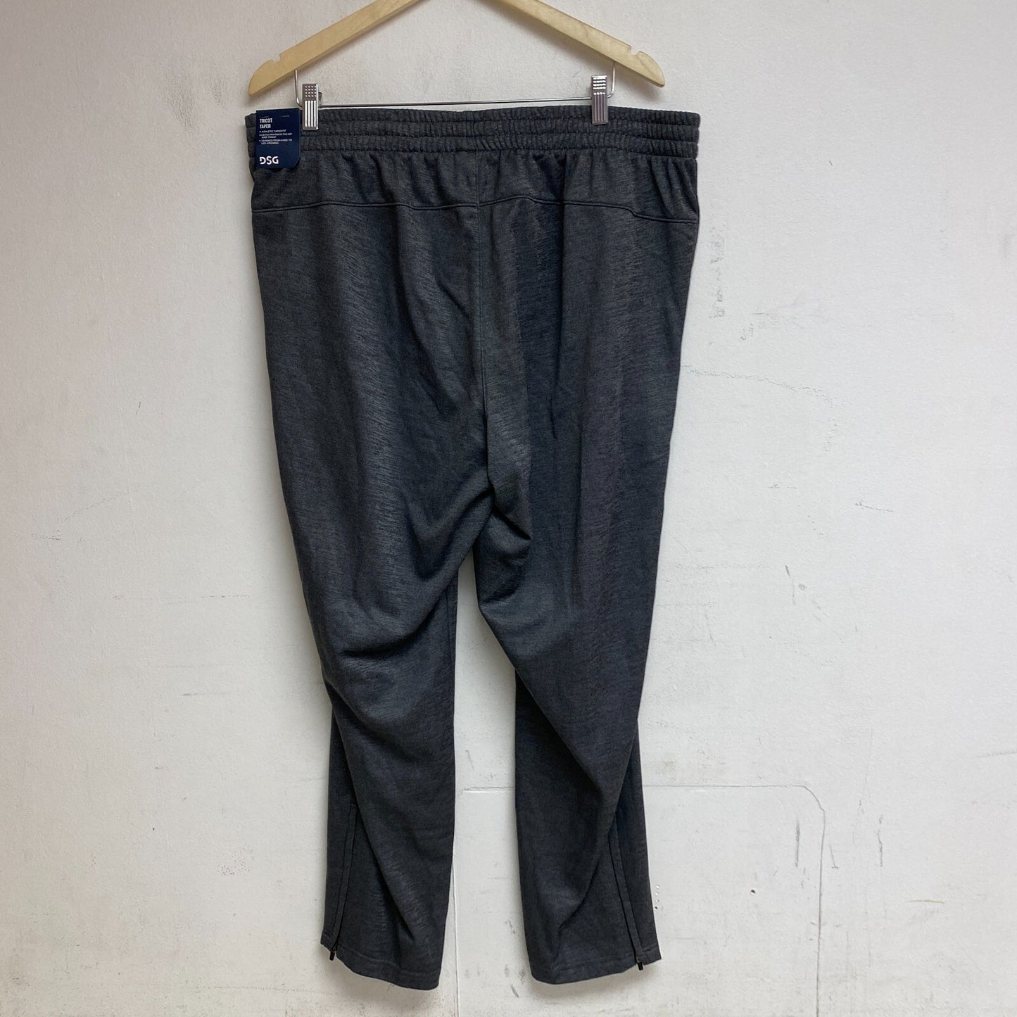 DSG Men's Training Tricot Taper Athletic Pants  Asphalt /Quiet Shade DAM12110H