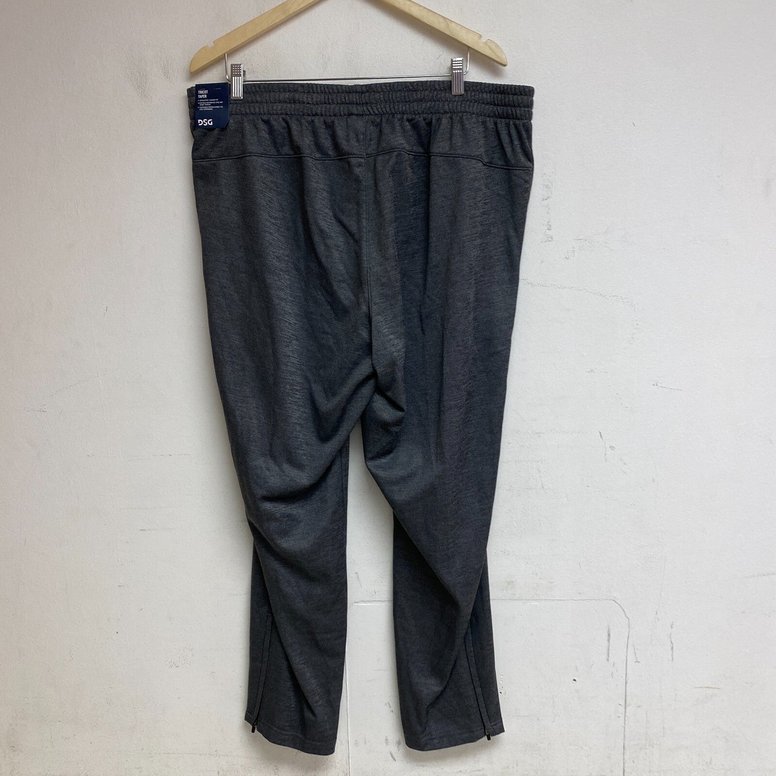 DSG Men's Training Tricot Taper Athletic Pants  Asphalt /Quiet Shade DAM12110H