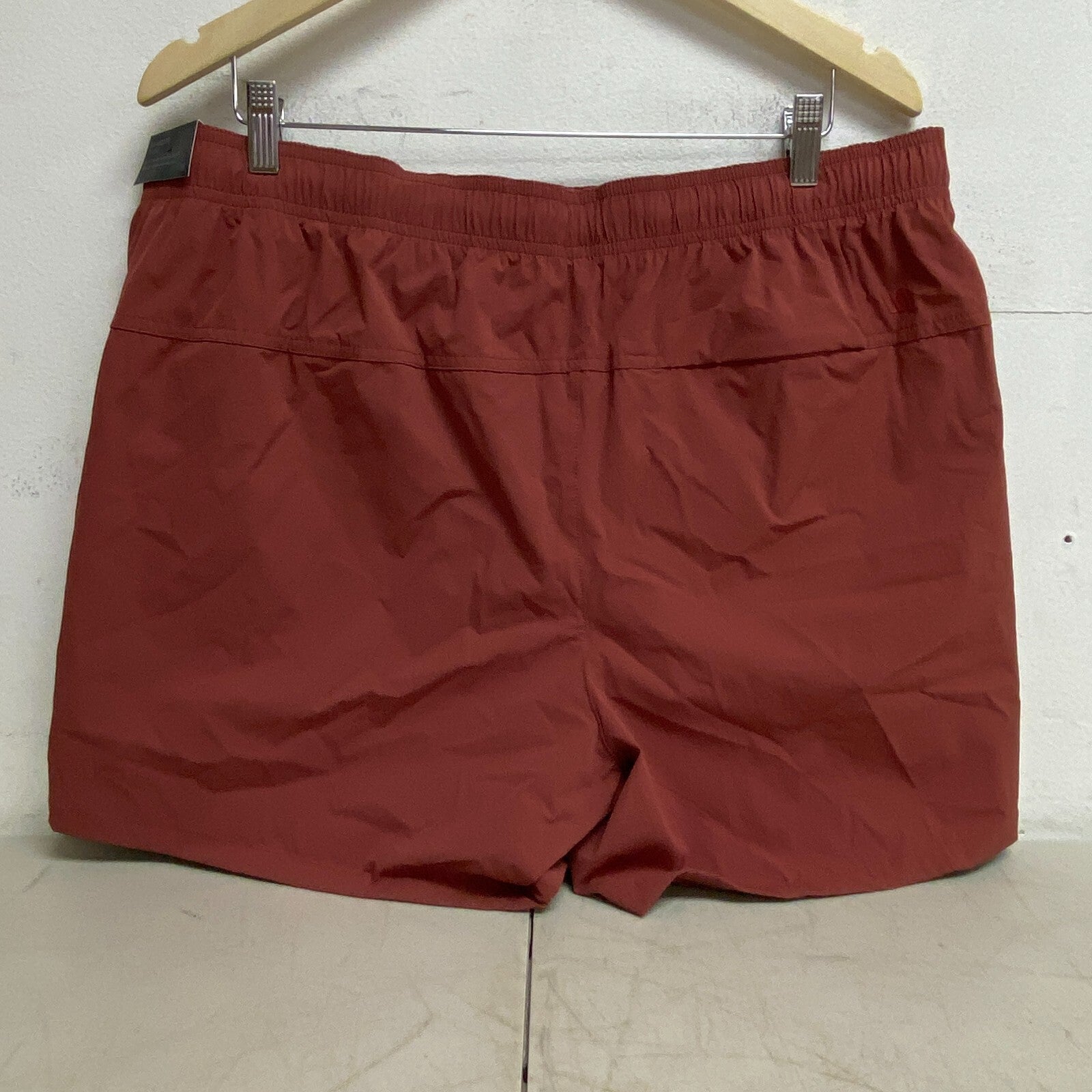 VRST Men's 5'' Everyday Relaxed Fit Short For Extra Comfort Brick Rust MAX100415