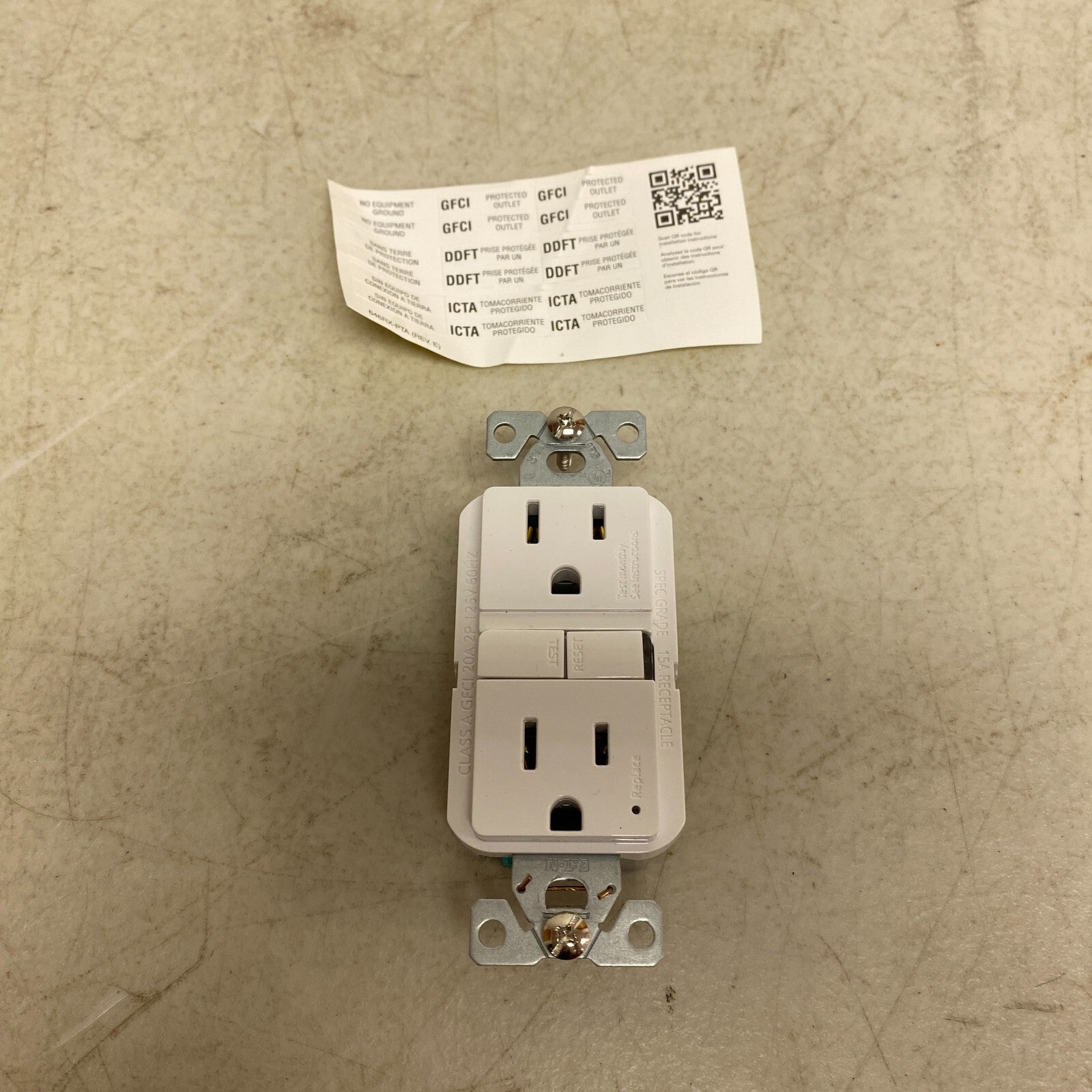 Eaton GFCI  TWRSGF15W Outlet Duplex Receptacle 15A 125V White EA