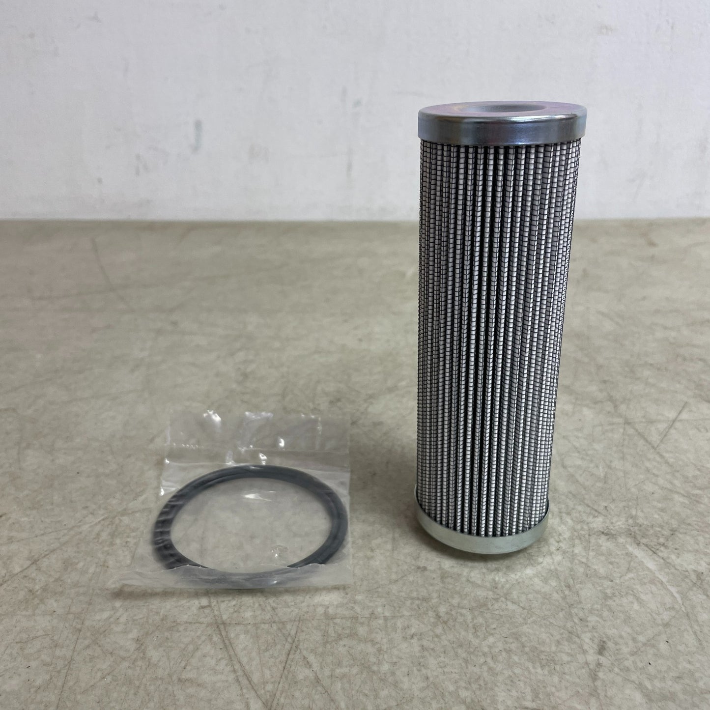Carquest AT147821 Hydraulic Filter Wire-Backed Glass Media Replaces John Deere