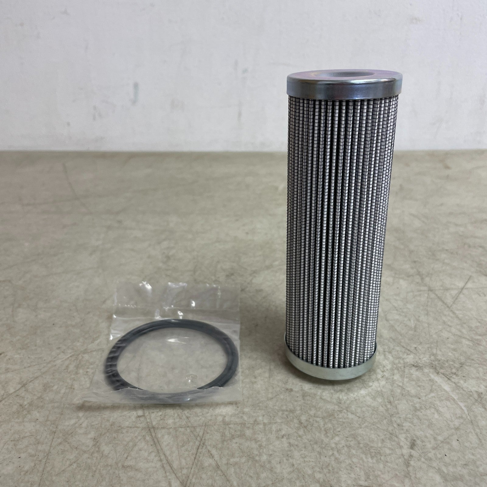 Carquest AT147821 Hydraulic Filter Wire-Backed Glass Media Replaces John Deere