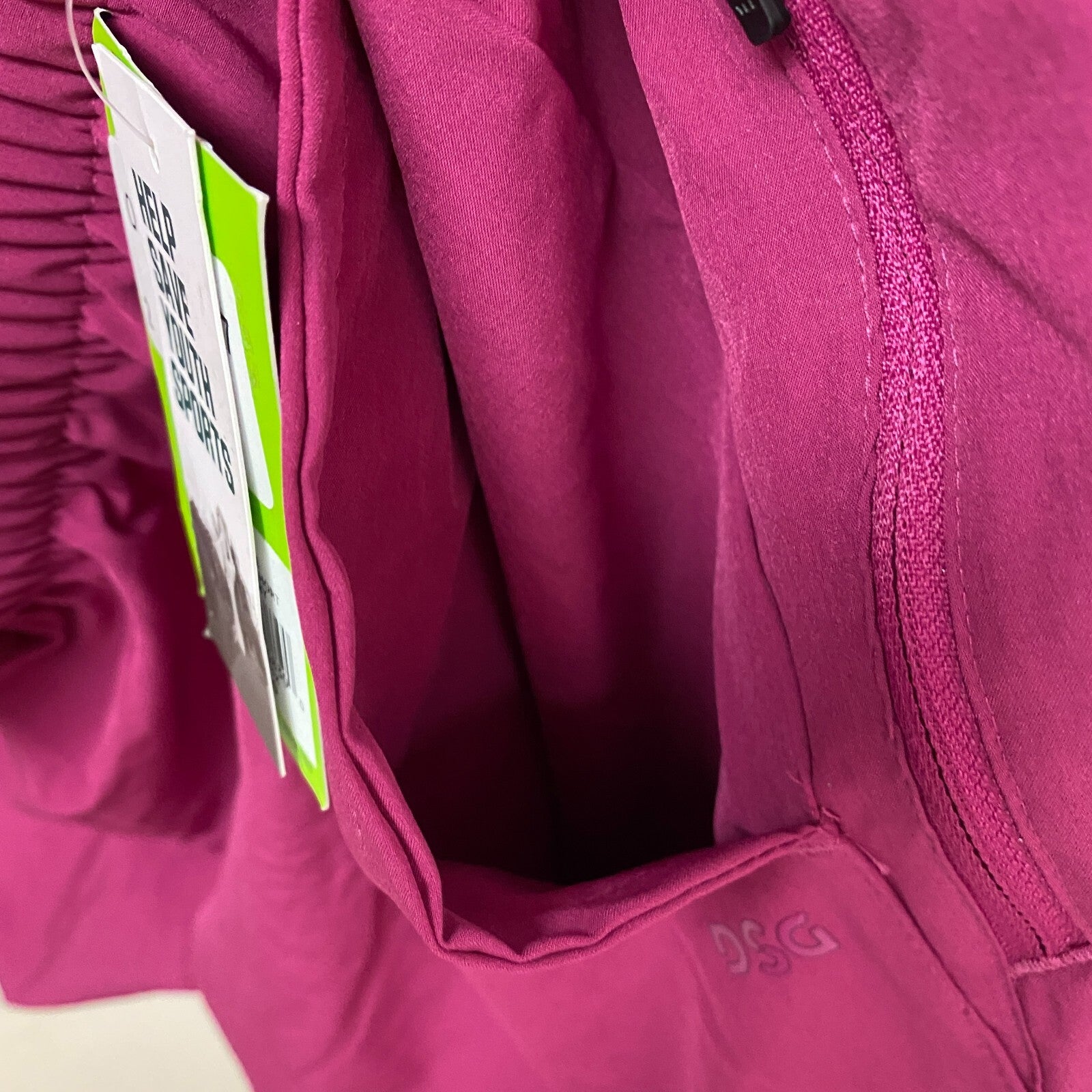 DSG Men's 8'' Agility Woven Shorts Wild Berry Training Solid DAM20111X