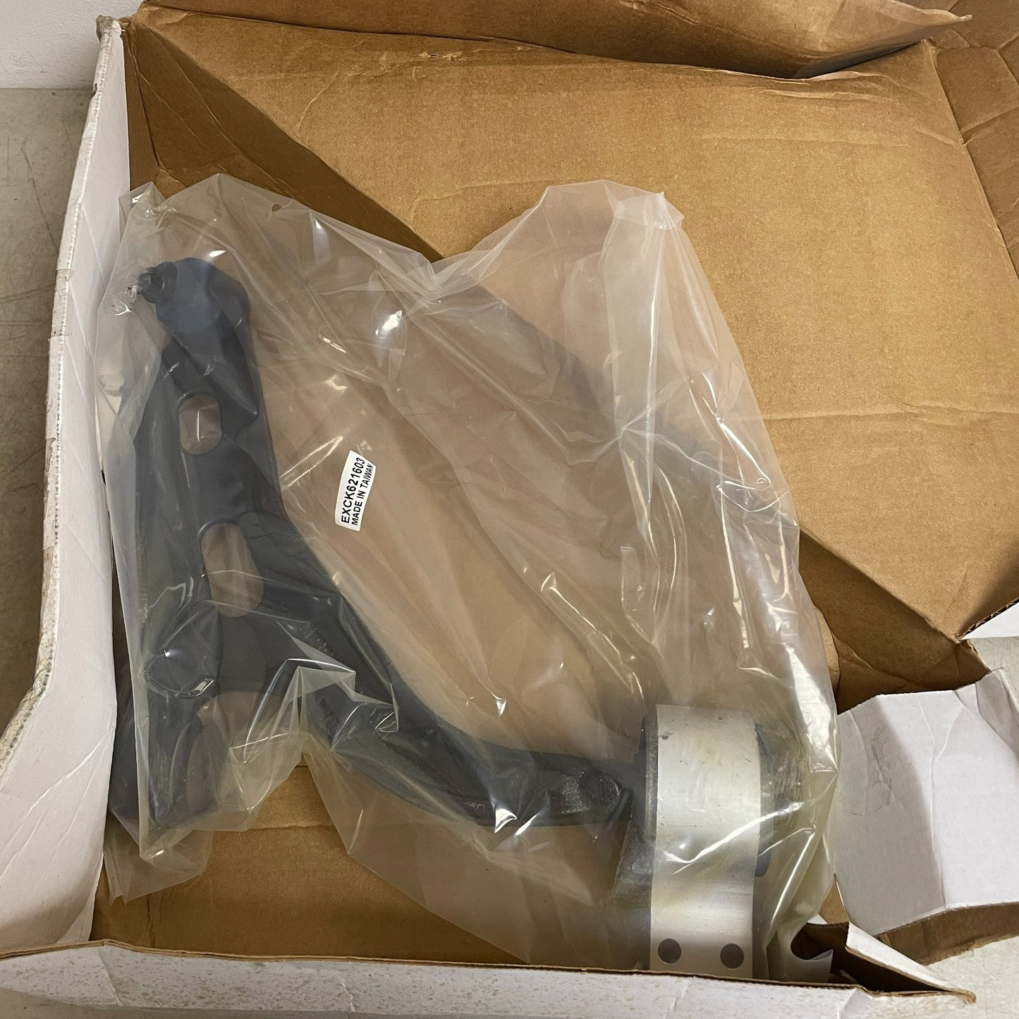 MOOG Control Arm & Ball Joint Assembly Front Right Lower AWD RK621603