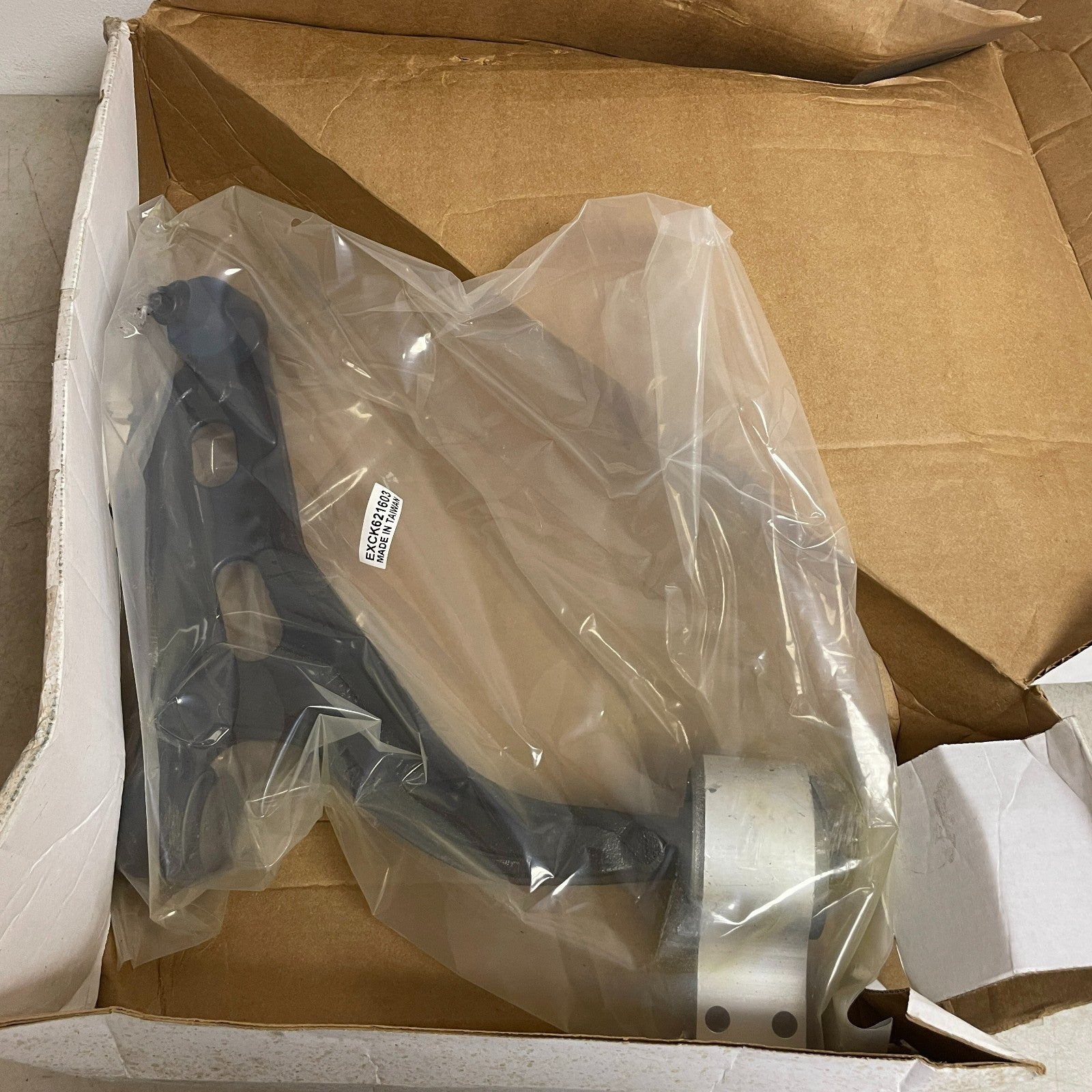 MOOG Control Arm & Ball Joint Assembly Front Right Lower AWD RK621603
