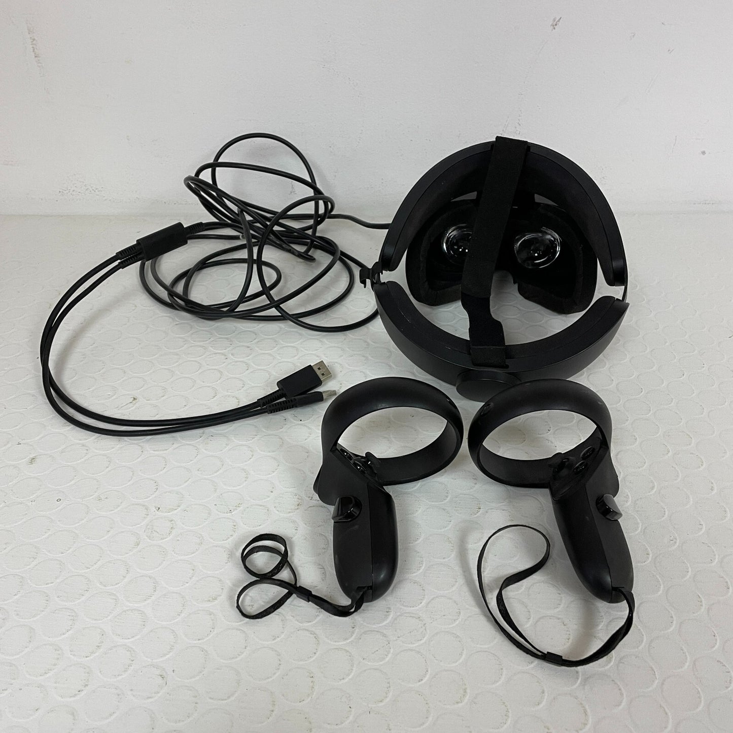 Oculus Rift S Virtual Reality Headset - Black (Includes Headset, Controllers)