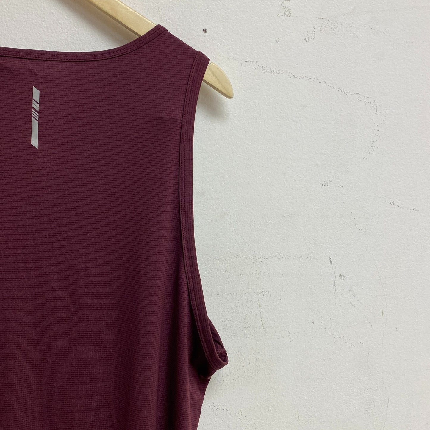 DSG Men's Run Tank Team Burgundy Solid Sleeveless Running DAM22206