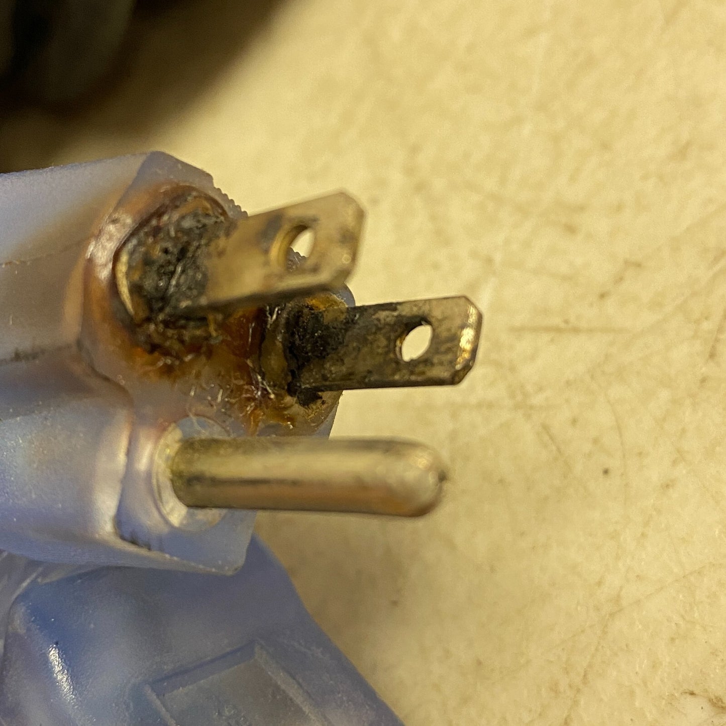 UTILITECH 50 FT HEAVY DUTY OUTDOOR RUVVER EXTENSION CORD