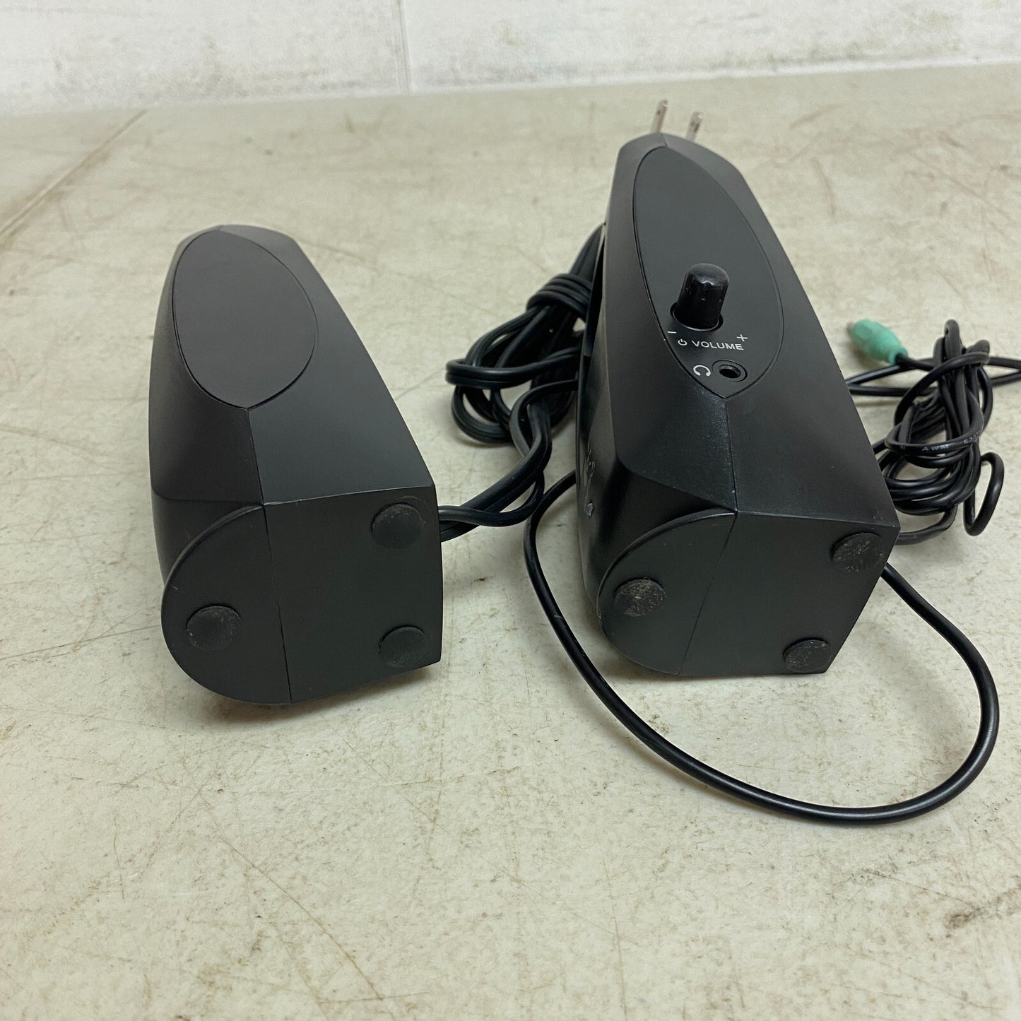 Logitech S120 Black Desktop Speaker System , Used Very Good