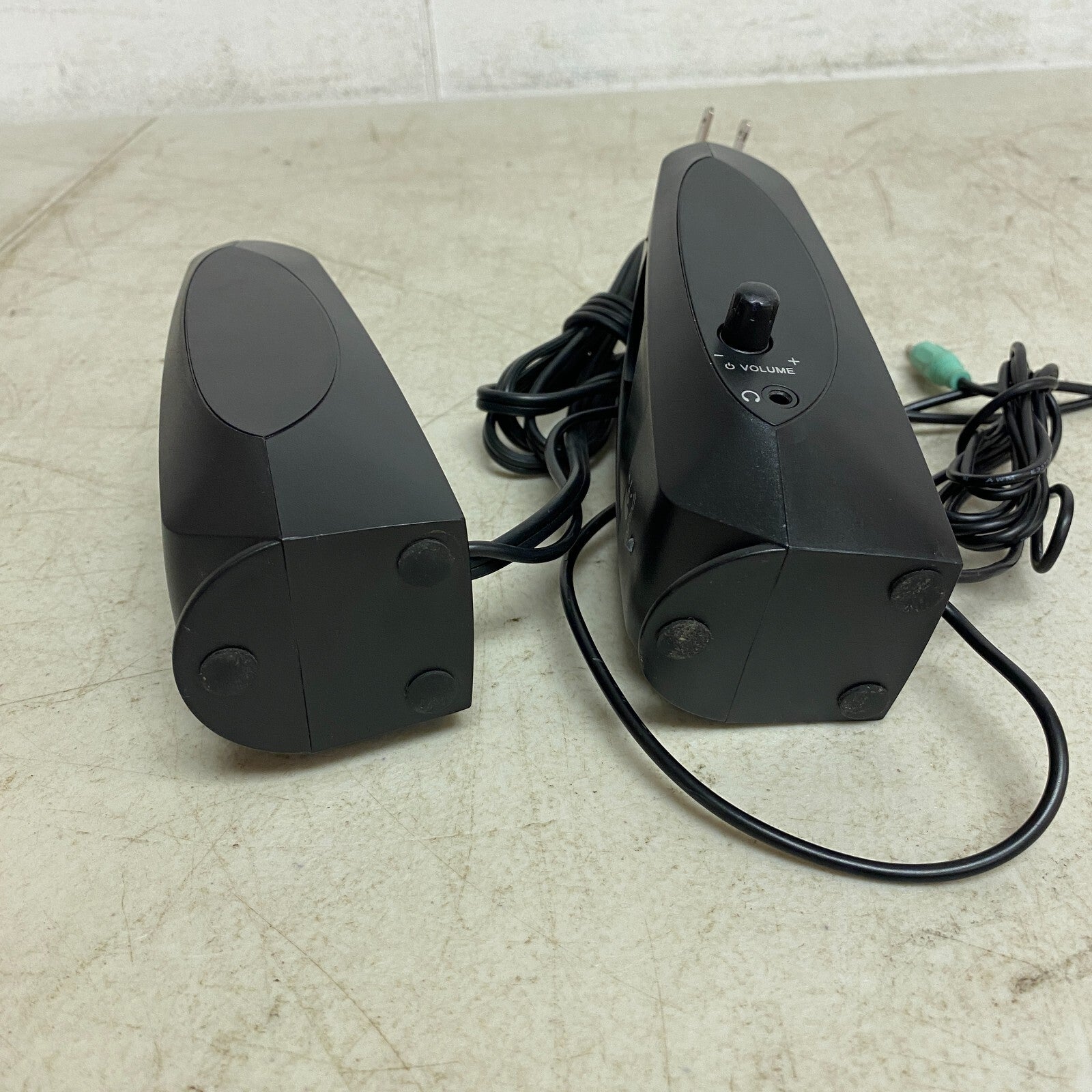 Logitech S120 Black Desktop Speaker System , Used Very Good