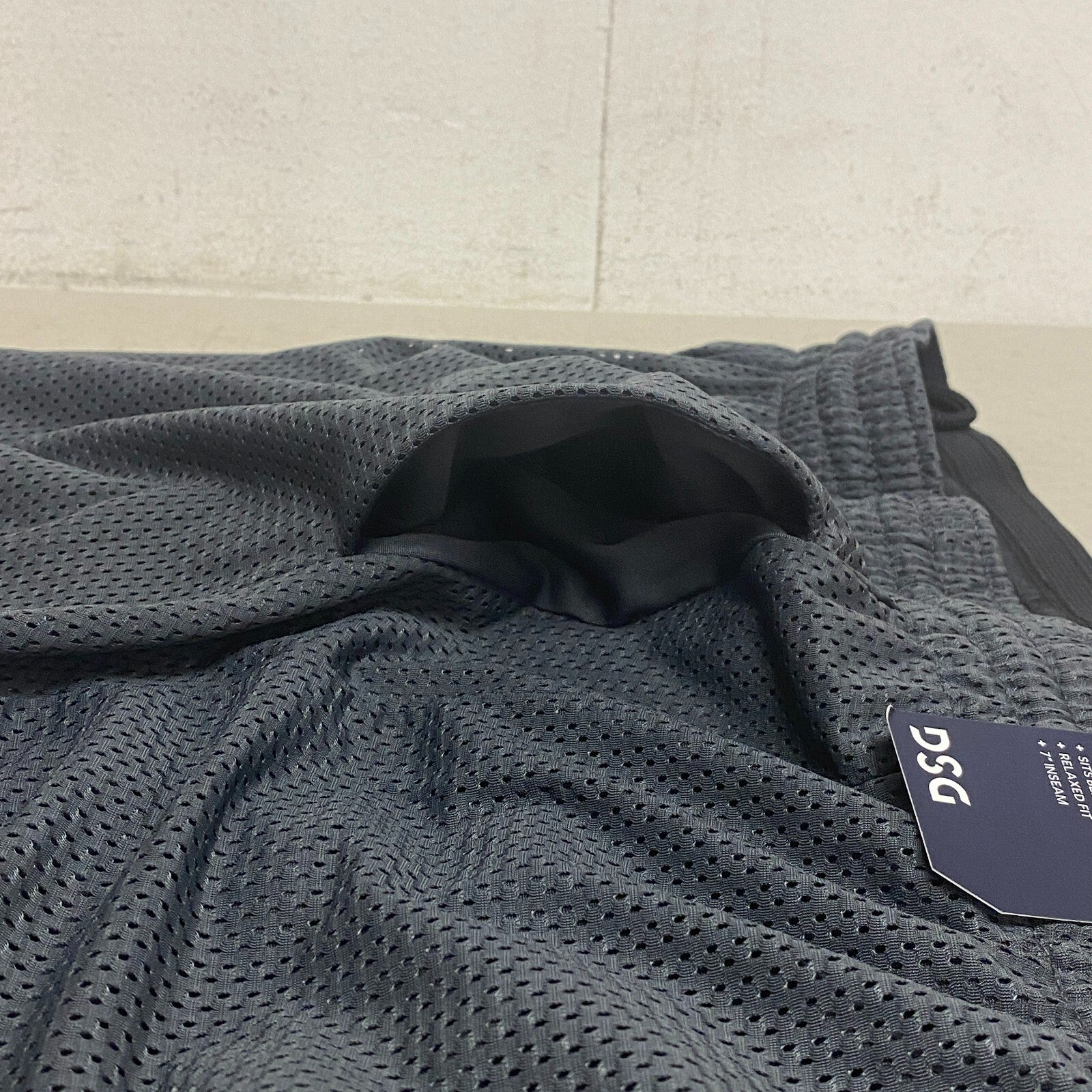 DSG Women's 7â Mesh Shorts with Pockets Carbon Grey Relaxed Mid-Rise DAW39137M